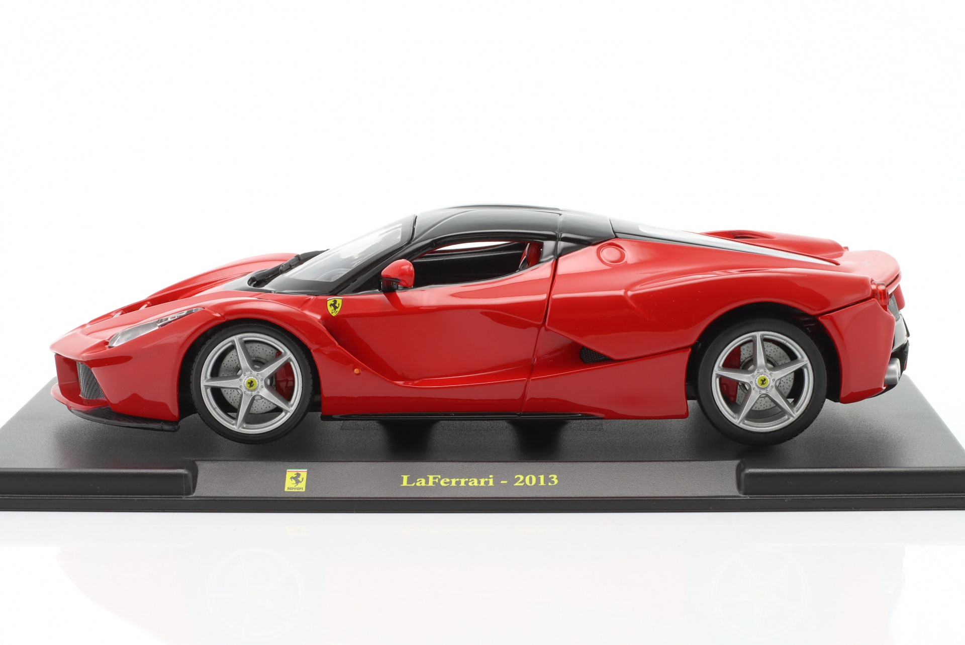 Ferrari LaFerrari Baujahr 2013 rot / schwarz  