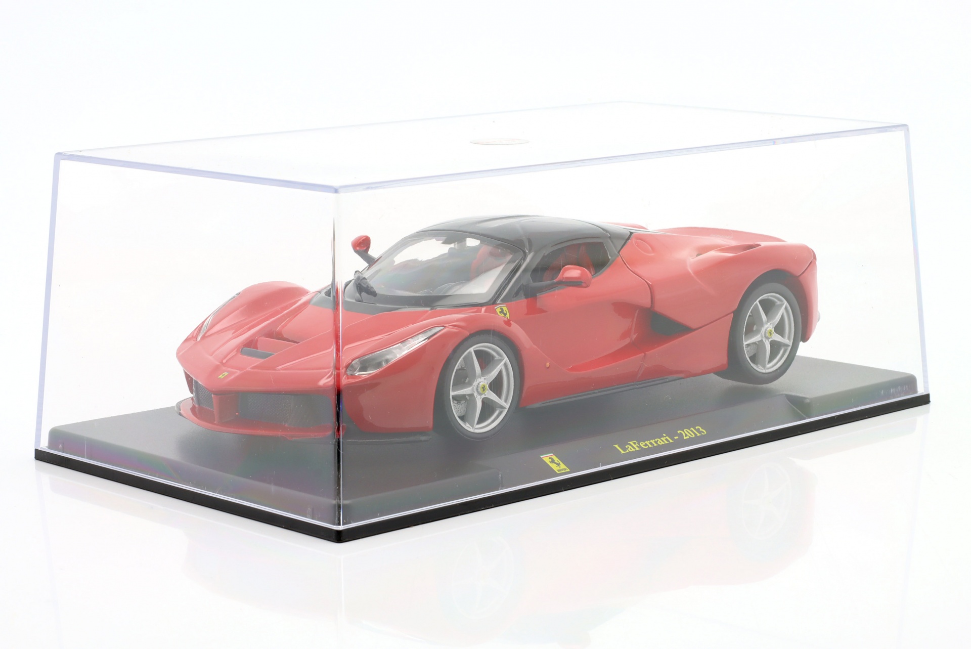 Ferrari LaFerrari Baujahr 2013 rot / schwarz  