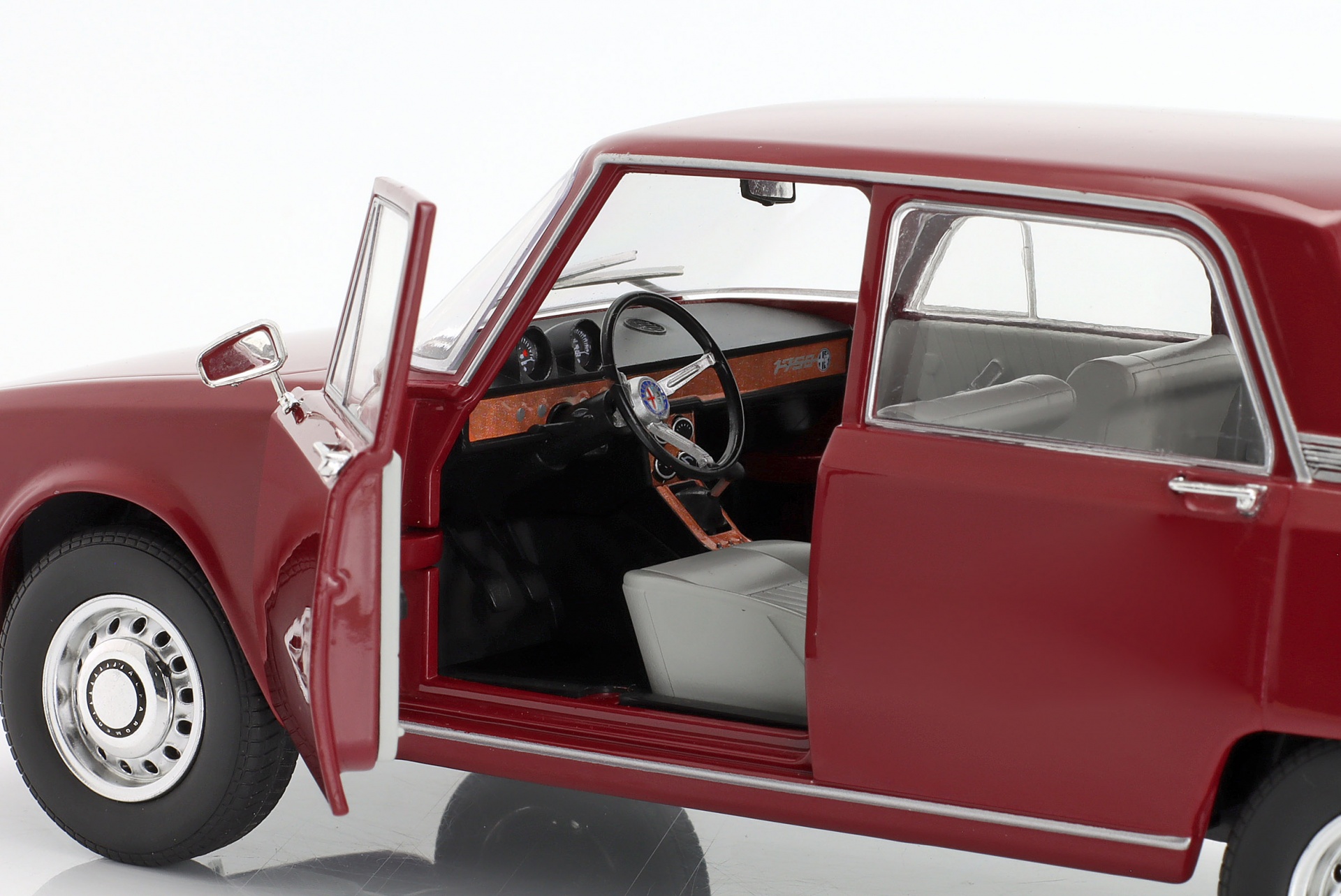 Alfa Romeo 1750 Berlina 1-Series 1968 dunkelrot  