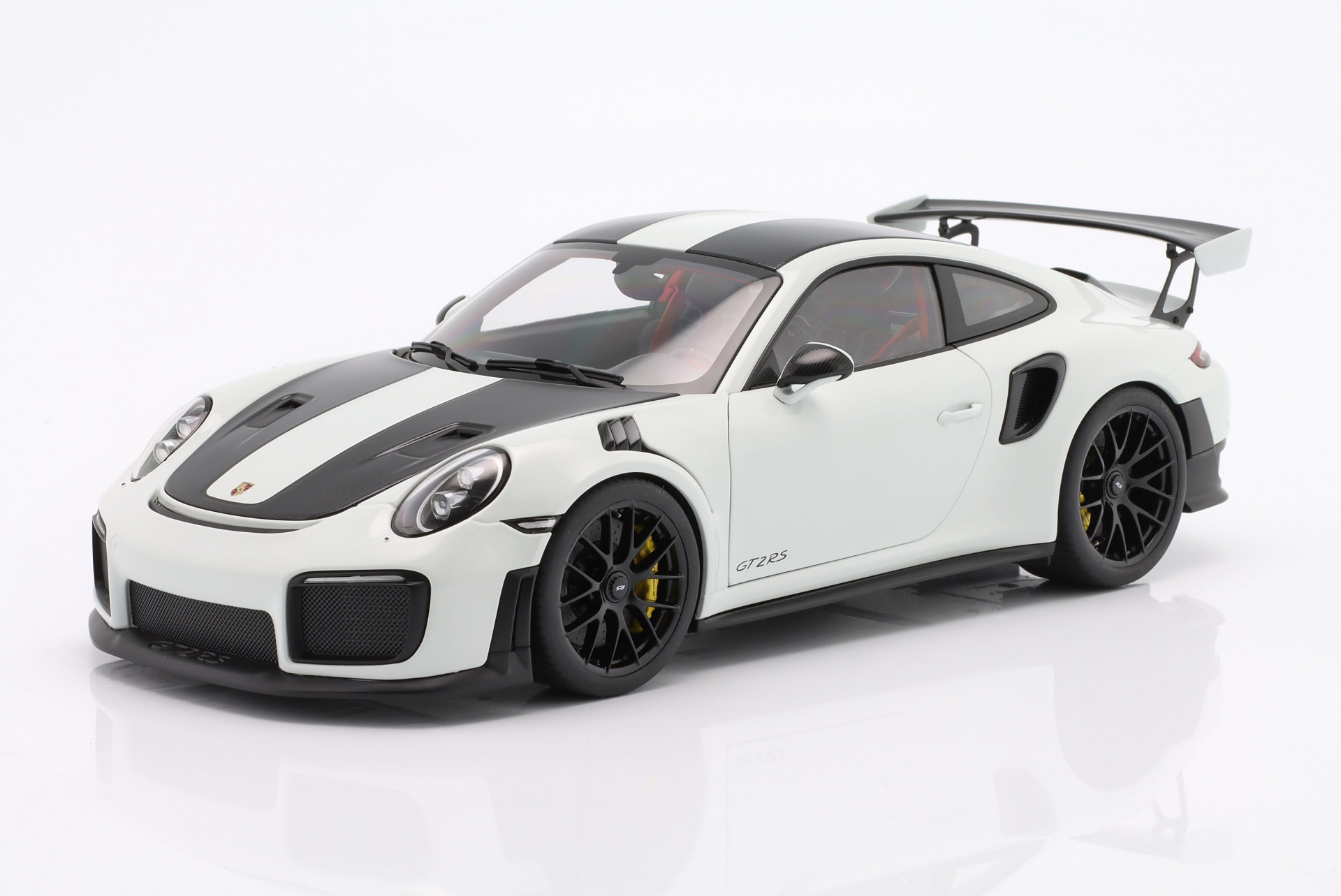 Porsche 911 (991 II) GT2 RS Weissach Package 2017 wei&szlig;  