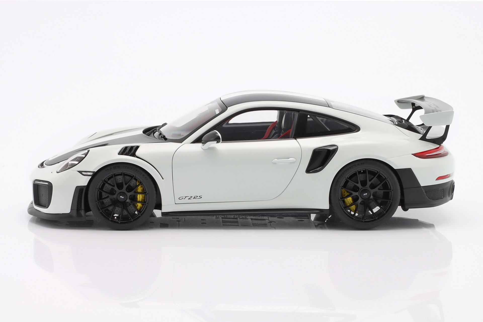 Porsche 911 (991 II) GT2 RS Weissach Package 2017 wei&szlig;  