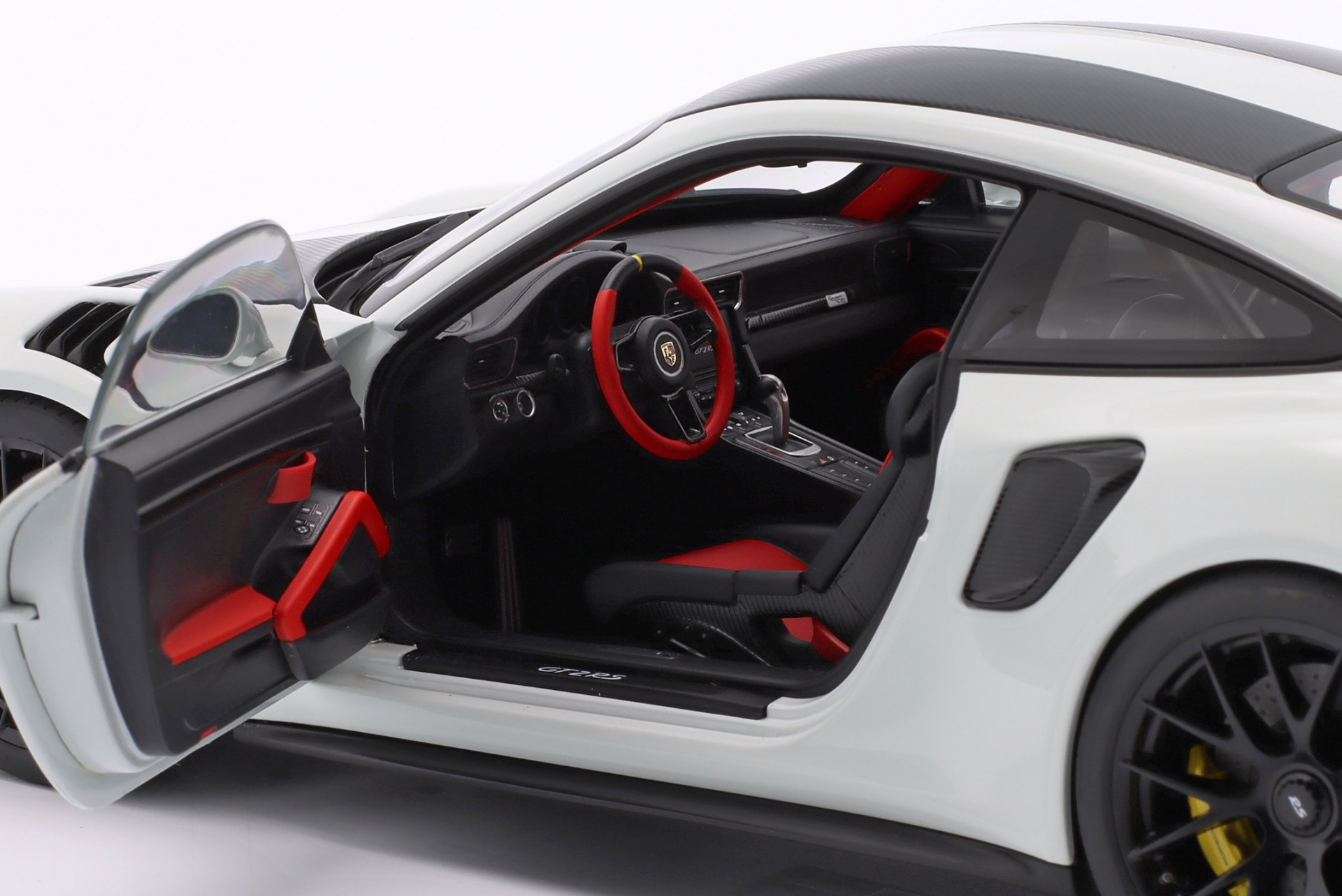 Porsche 911 (991 II) GT2 RS Weissach Package 2017 wei&szlig;  