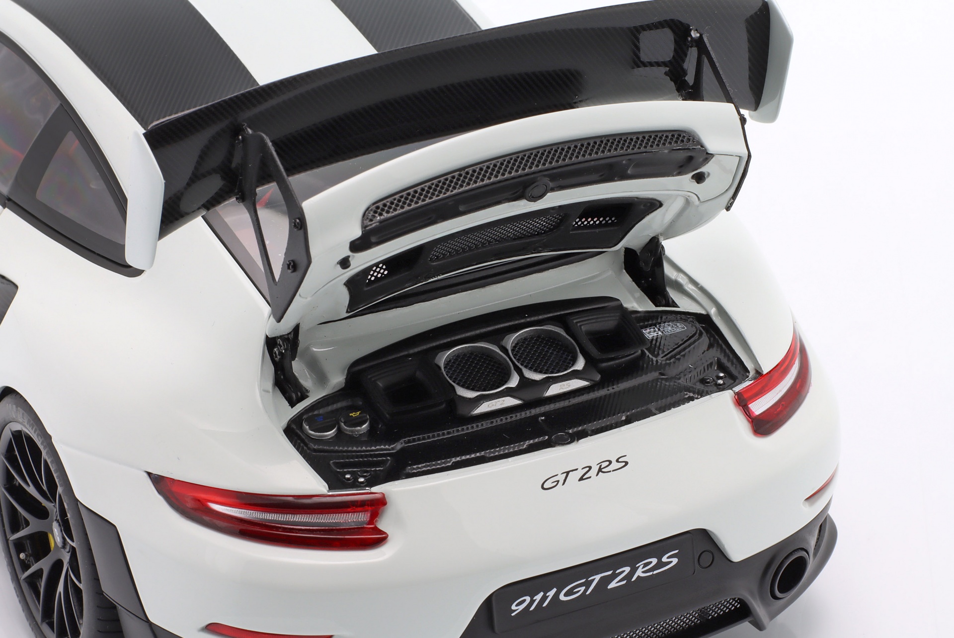 Porsche 911 (991 II) GT2 RS Weissach Package 2017 wei&szlig;  