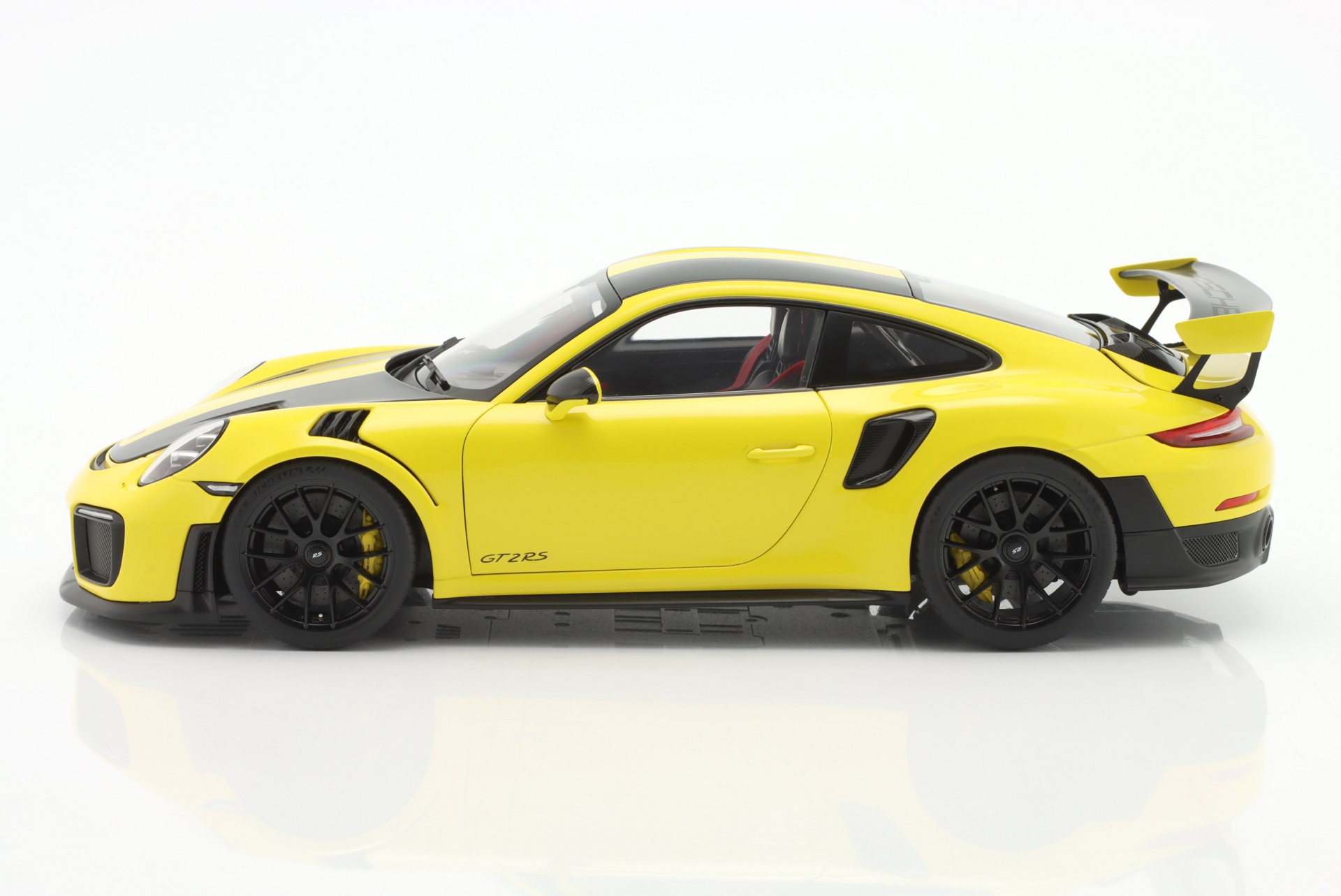 Porsche 911 (991 II) GT2 RS Weissach Package 2017 racing gelb  
