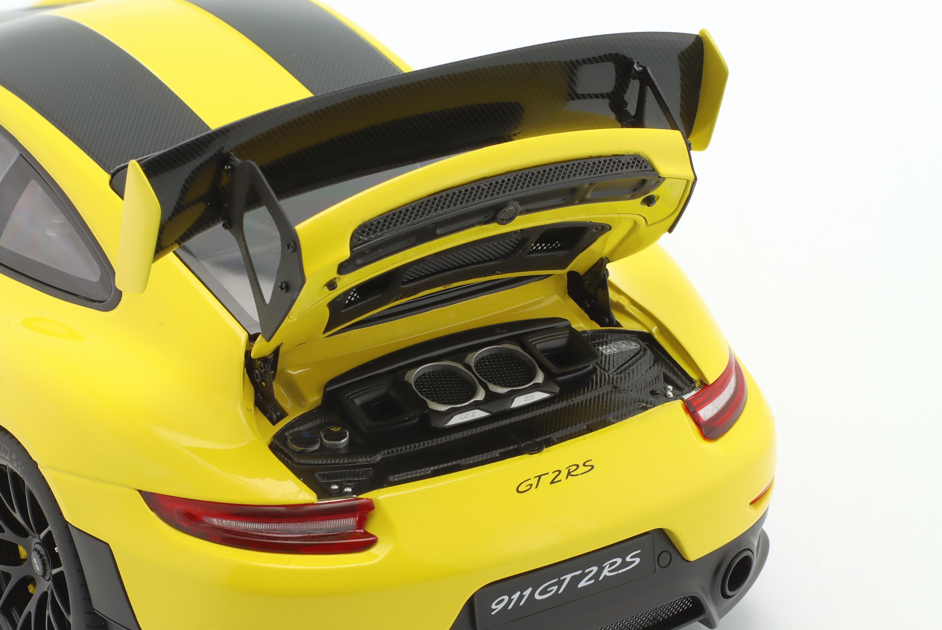 Porsche 911 (991 II) GT2 RS Weissach Package 2017 racing gelb  