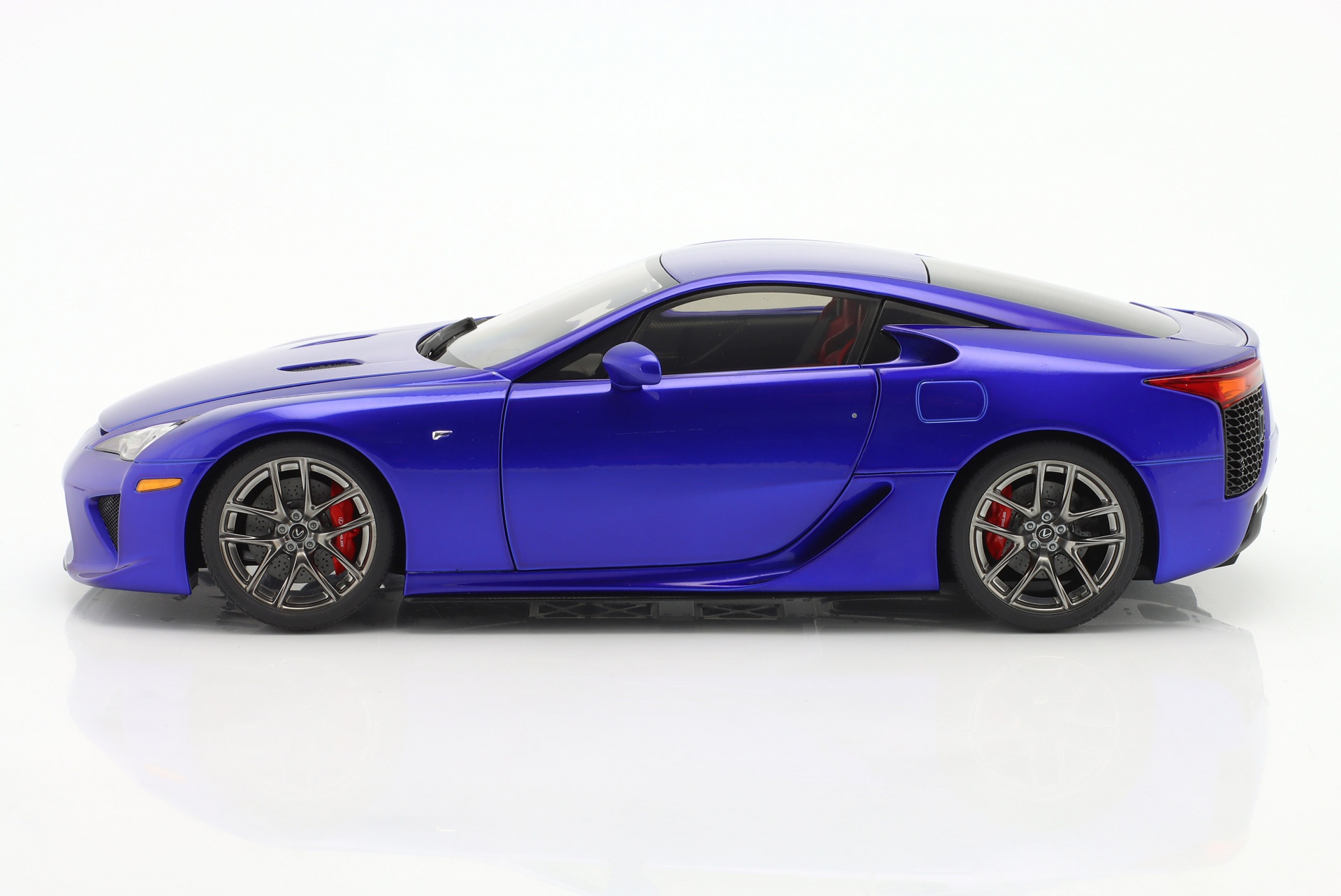 Lexus LFA Baujahr 2010 perlblau  