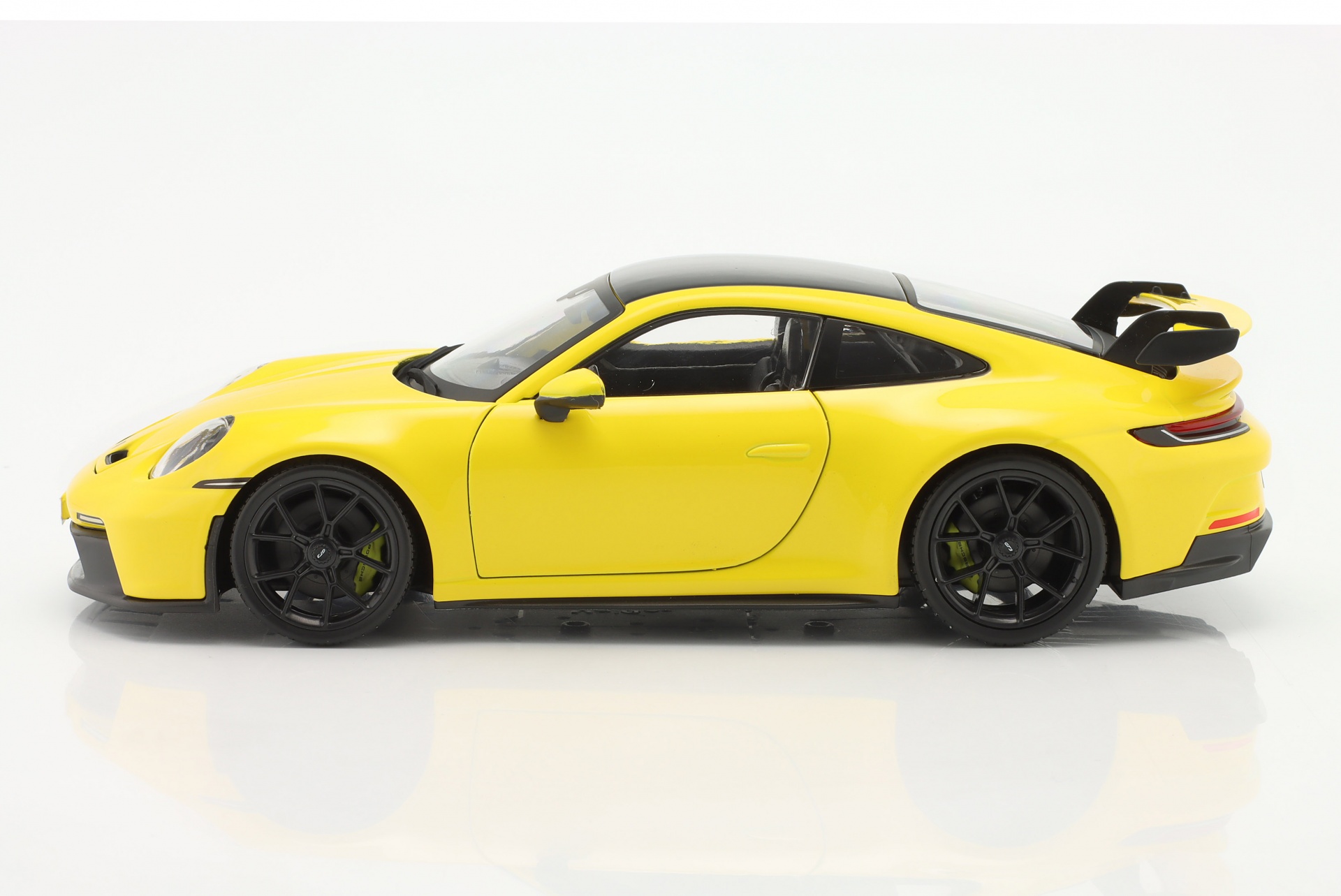 Porsche 911 (992) GT3 Baujahr 2022 racing gelb  