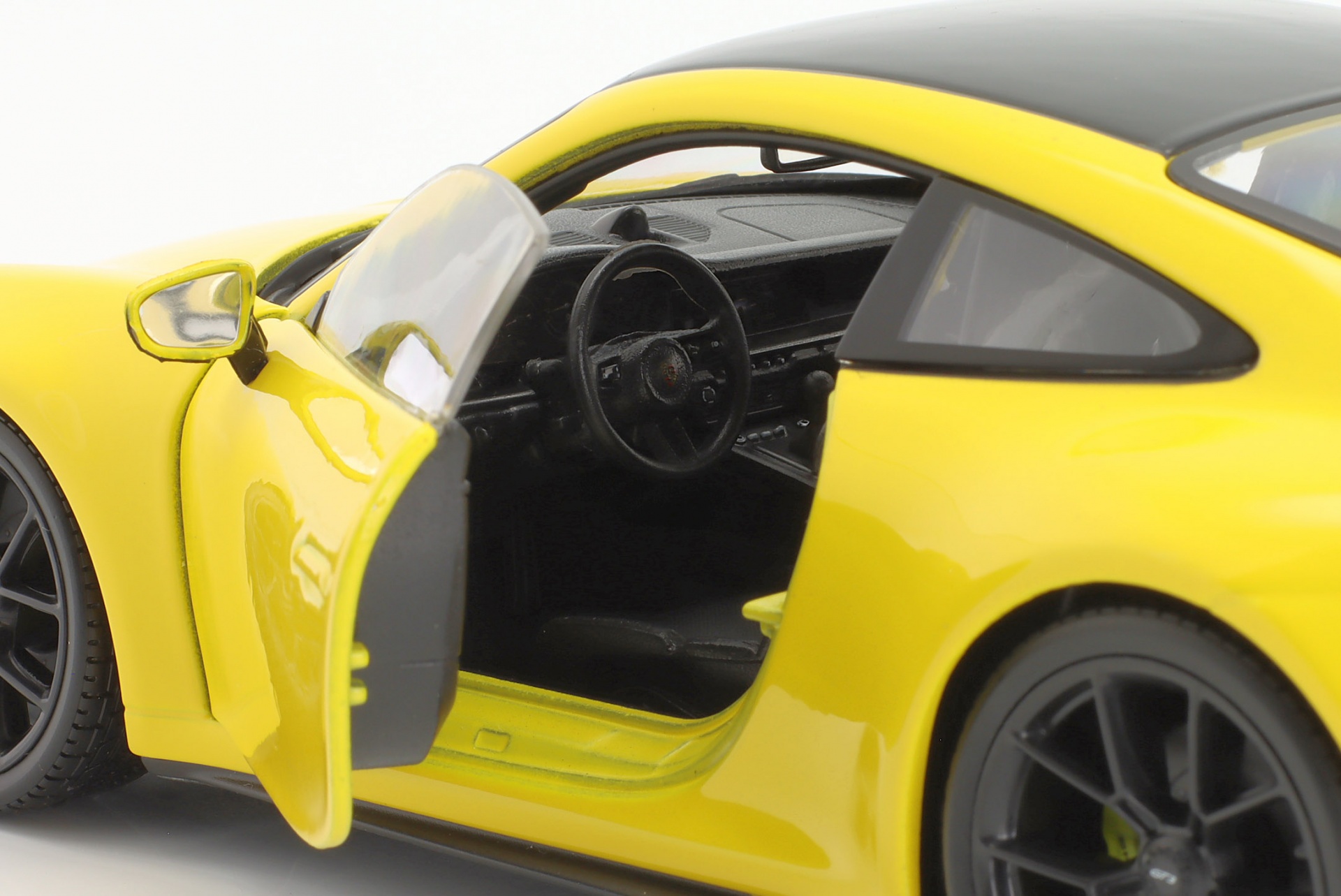 Porsche 911 (992) GT3 Baujahr 2022 racing gelb  