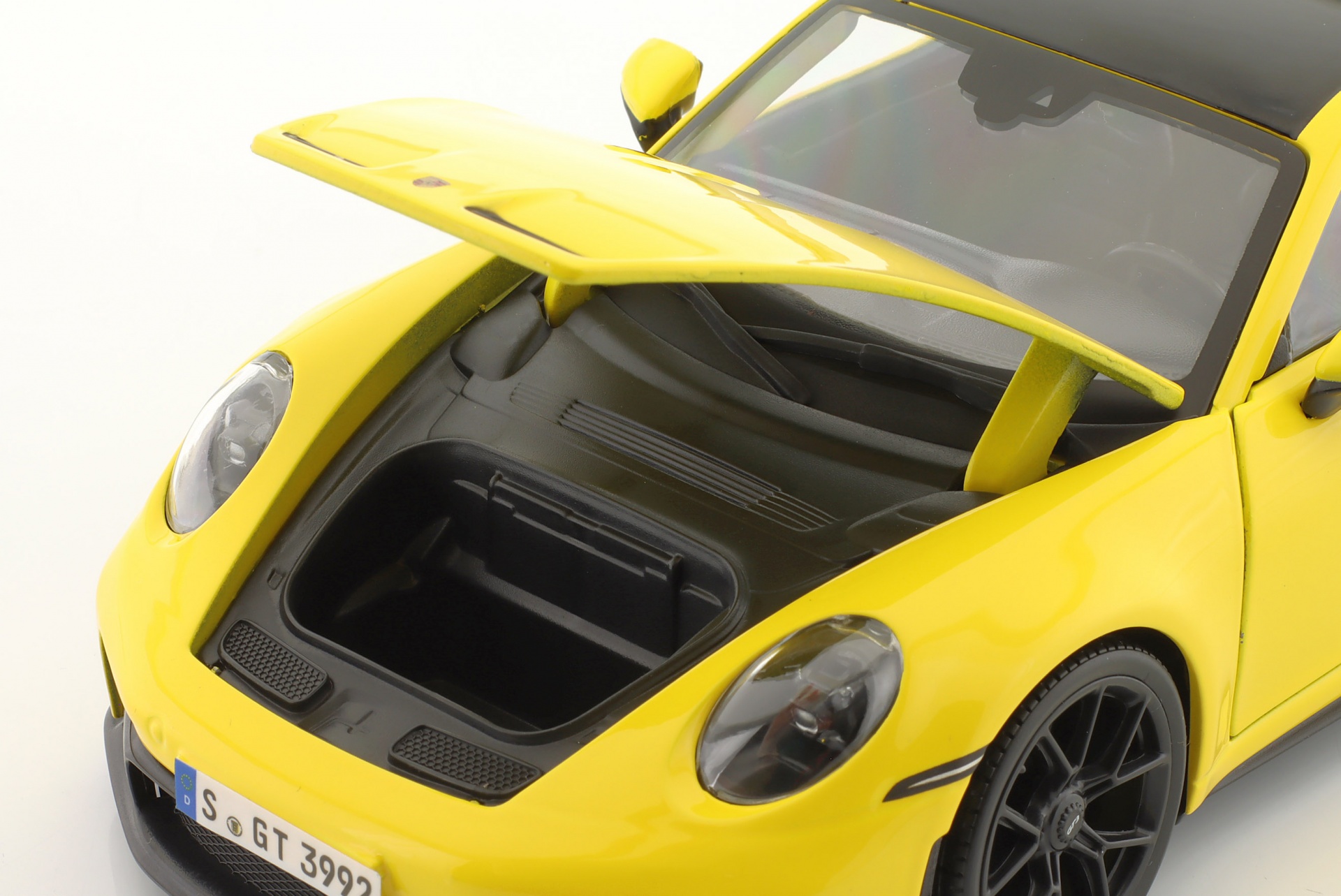 Porsche 911 (992) GT3 Baujahr 2022 racing gelb  