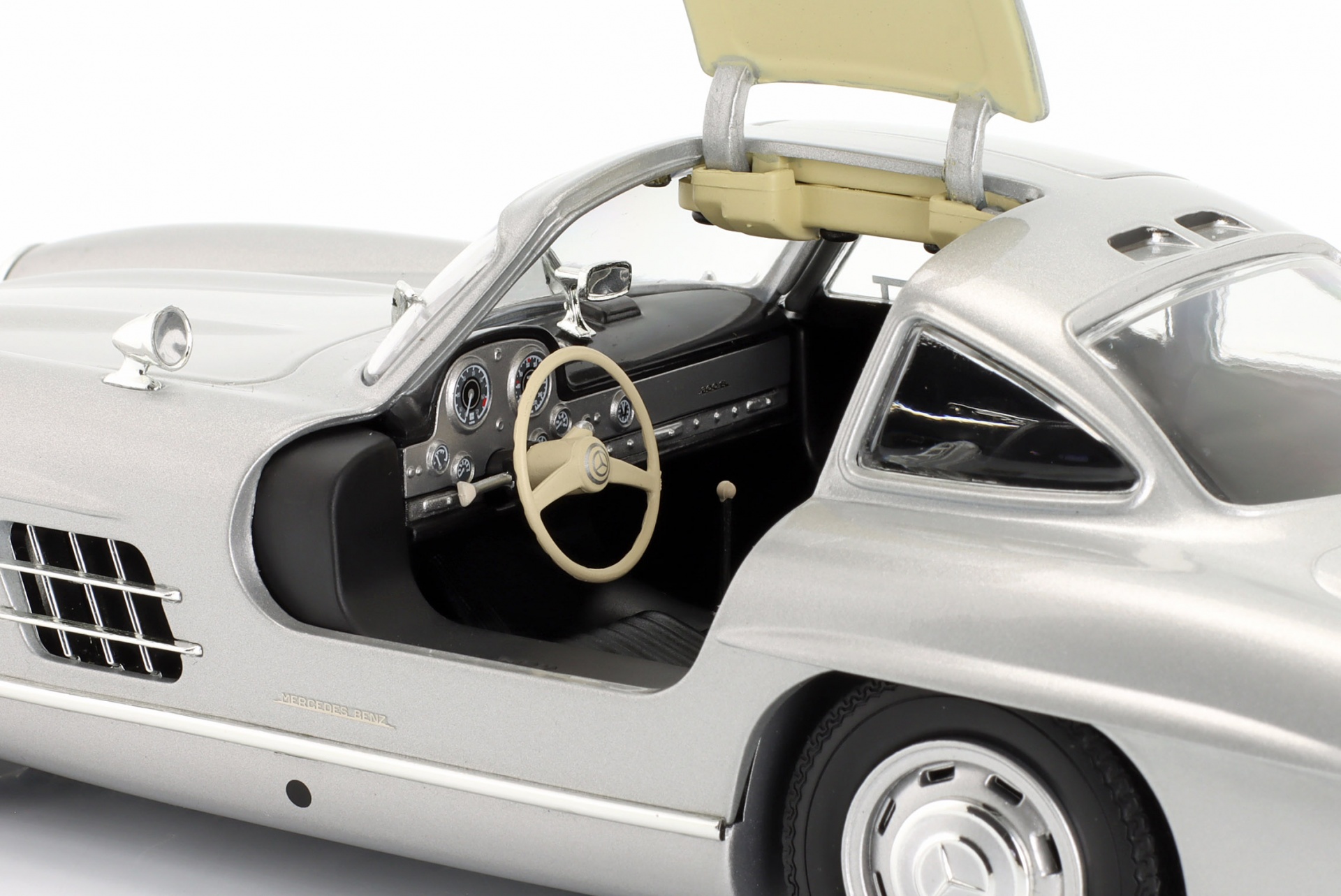 Mercedes-Benz 300 SL (W198) Baujahr 1955 silber  