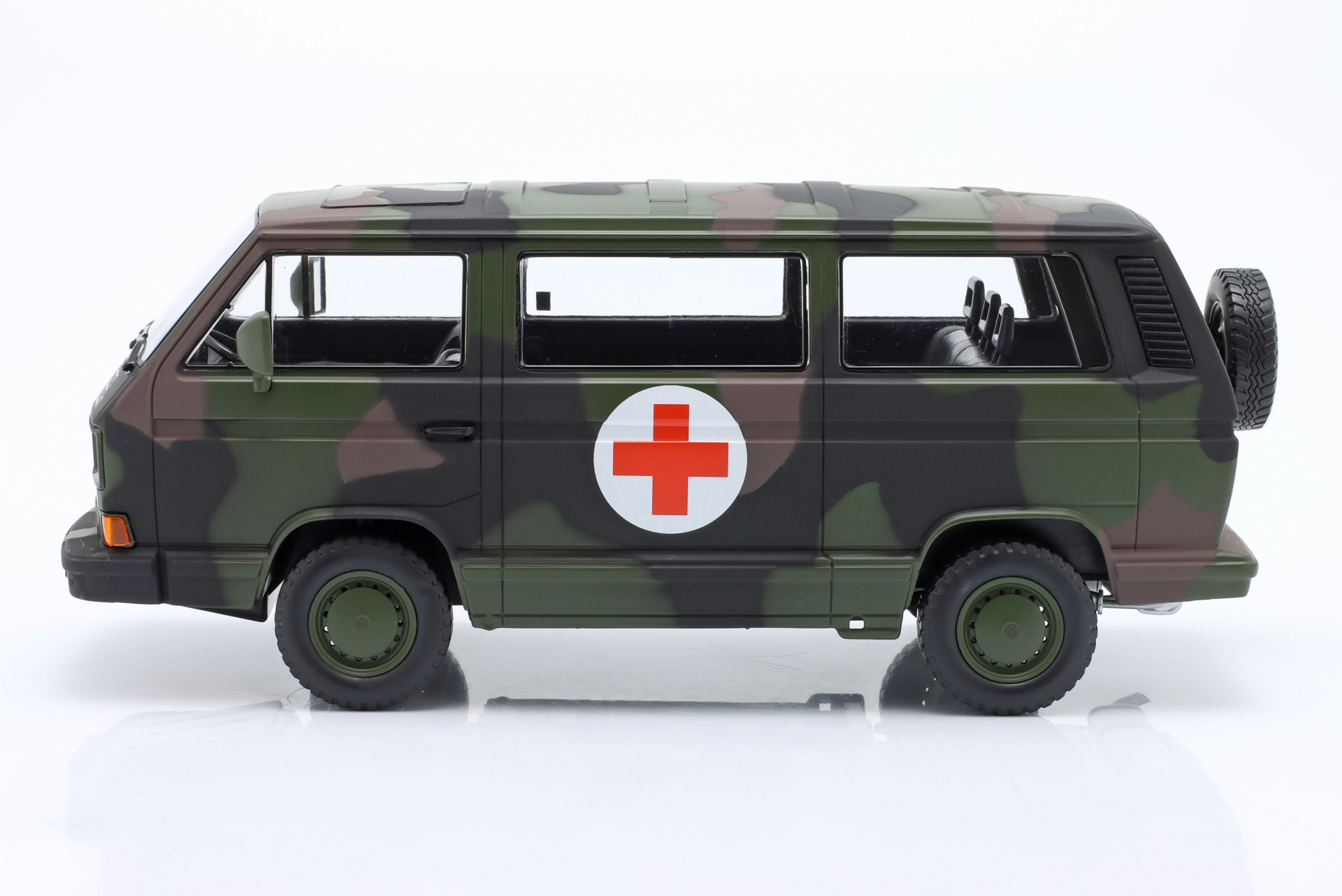 Volkswagen VW T3 Bus Syncro Bundeswehr Ambulanz 1987 tarnfarben  