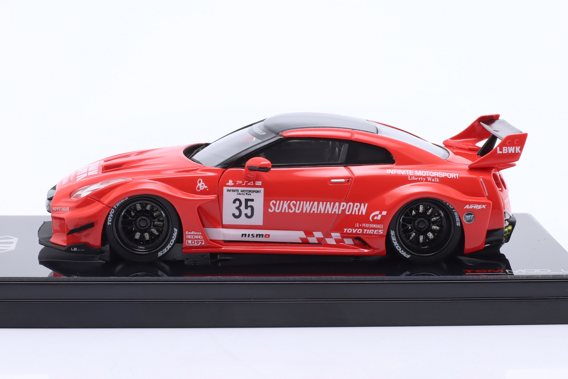 LB-Silhouette Works GT Nissan 35GT-RR Ver.1 #35 rot  