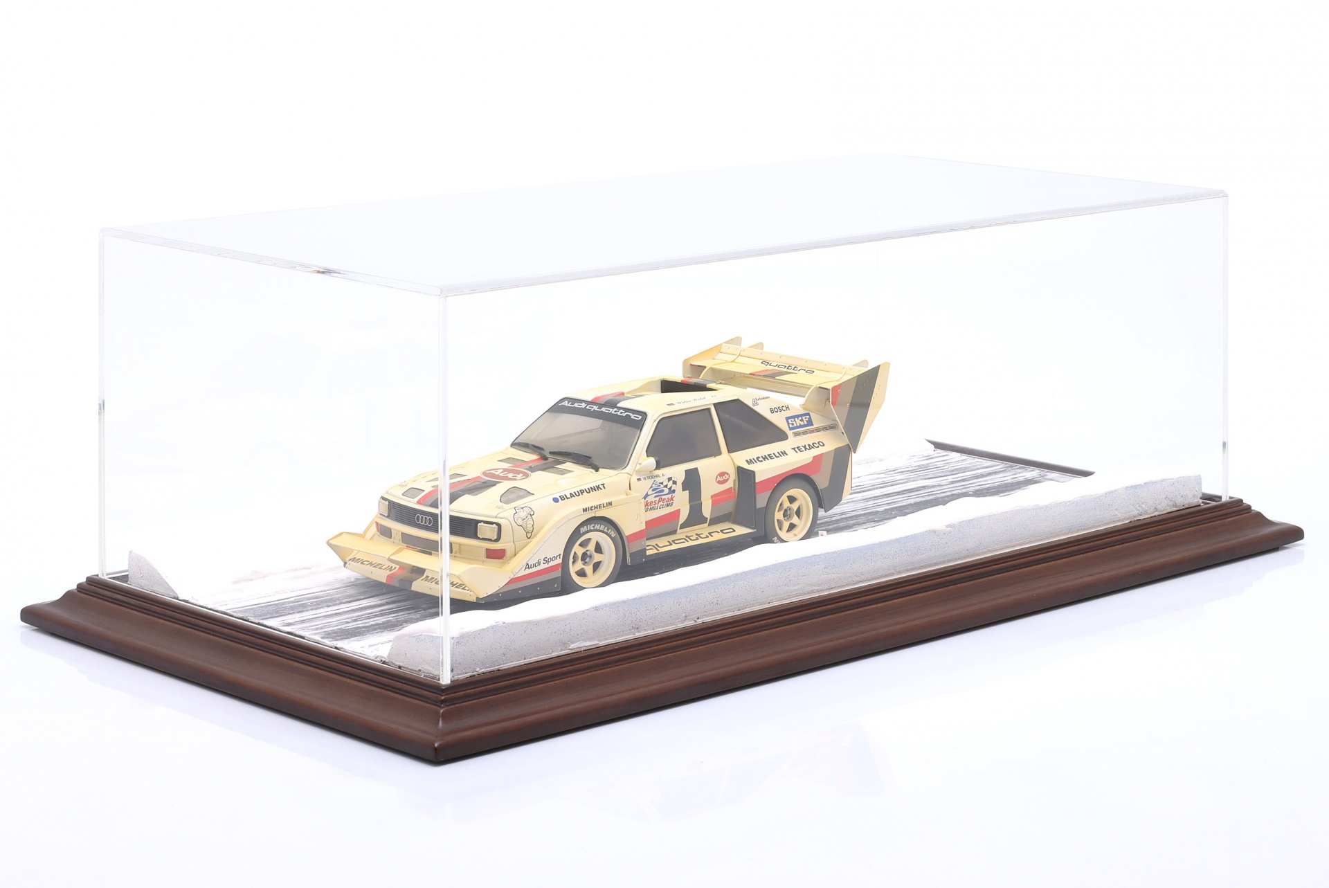 Hochwertige Acryl Vitrine mit Diorama-Bodenplatte Snow Road  