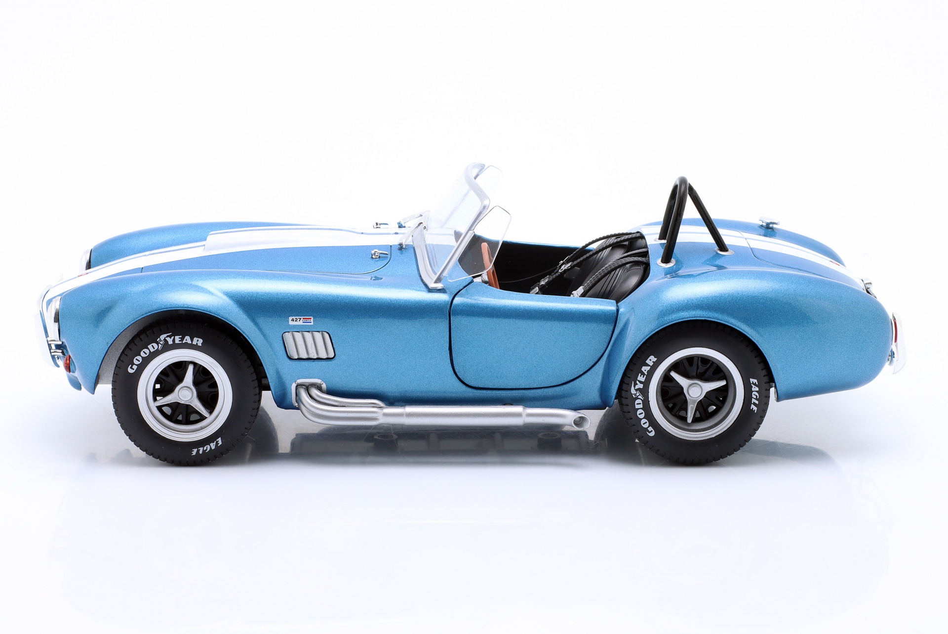AC Cobra 427 MKII Baujahr 1965 blau / wei&szlig;  