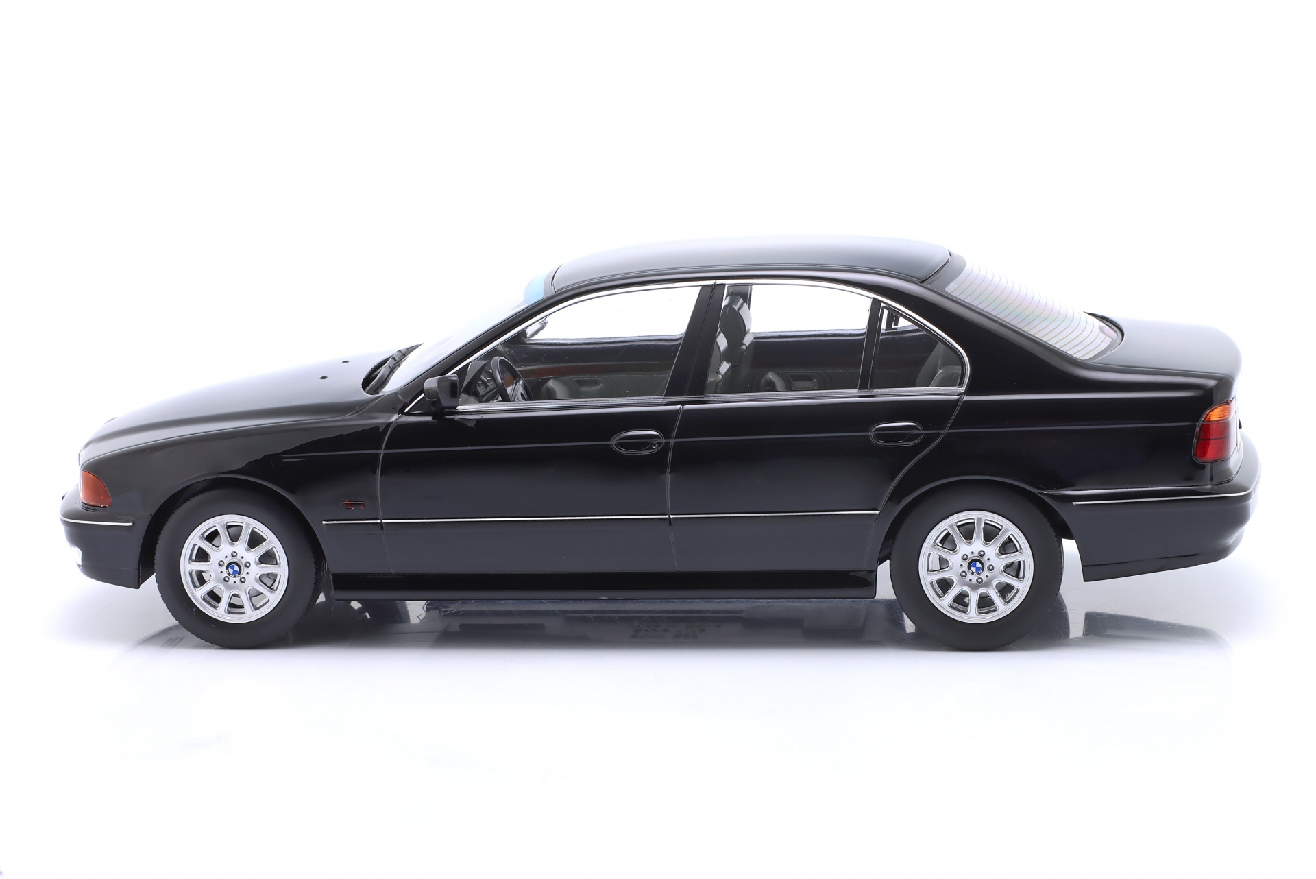 BMW 528i (E39) Limousine Baujahr 1995 schwarz metallic  