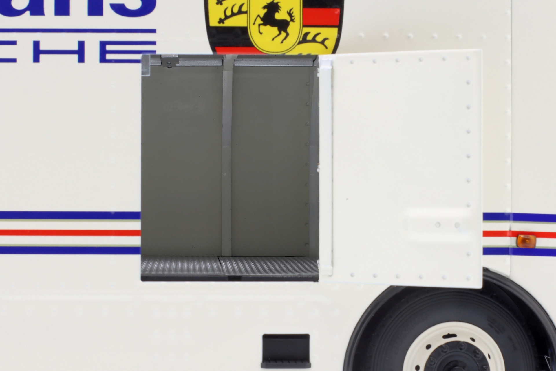 Mercedes-Benz O 317 Renntransporter Rothmans Porsche wei&szlig;  