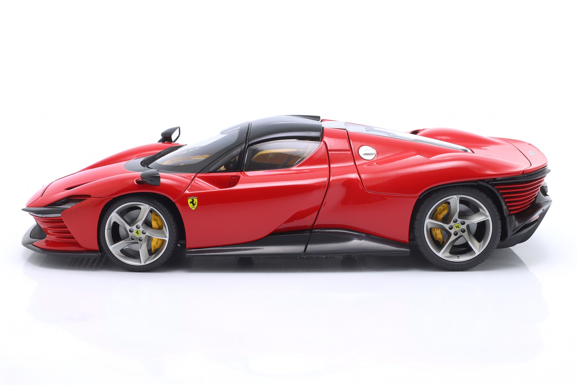 Ferrari Daytona SP3 Closed Top 2022 corsa rot   Signature