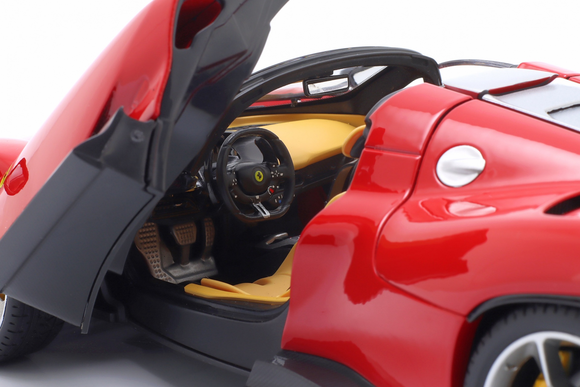 Ferrari Daytona SP3 Closed Top 2022 corsa rot   Signature