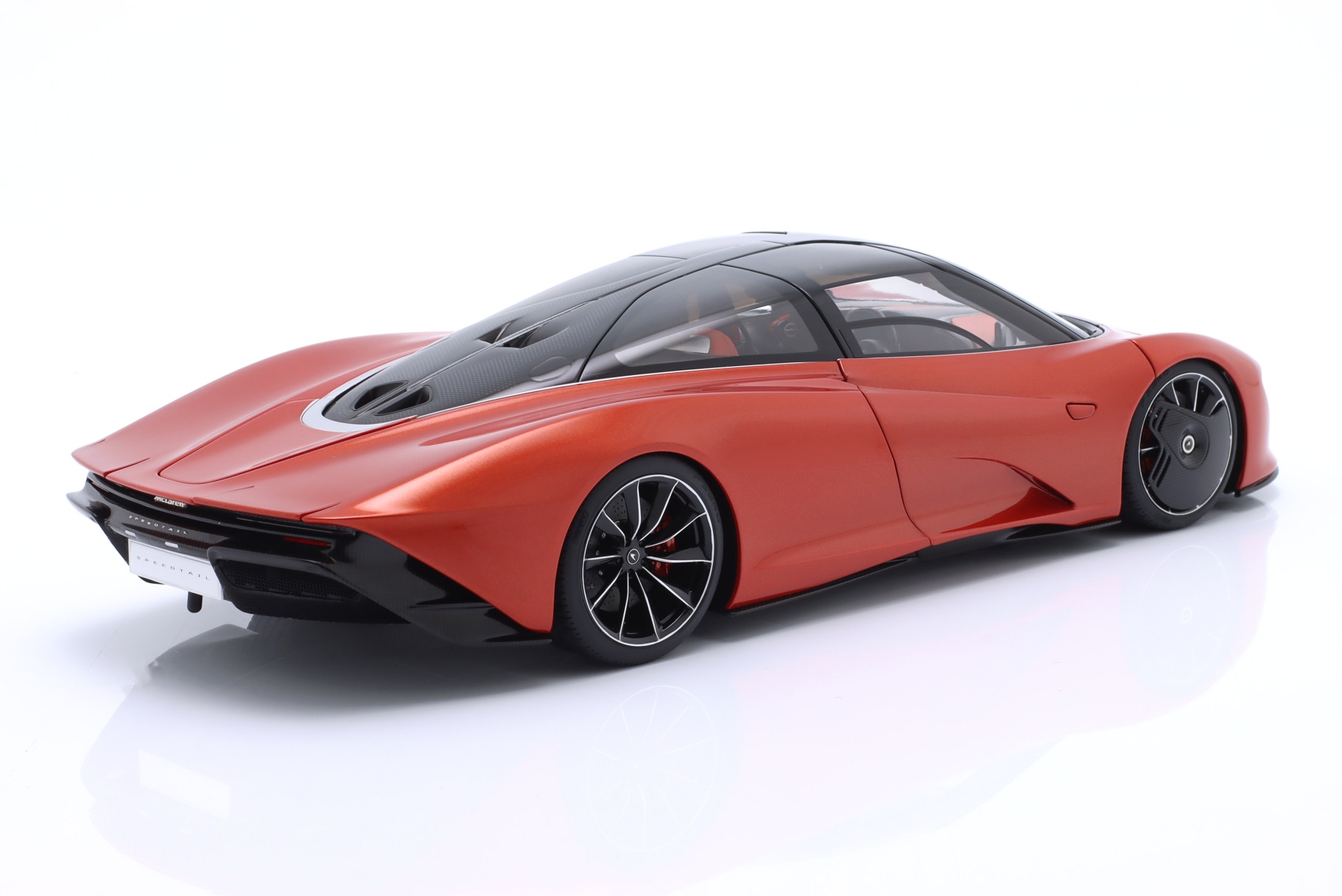 McLaren Speedtail Baujahr 2020 vulkan orange  
