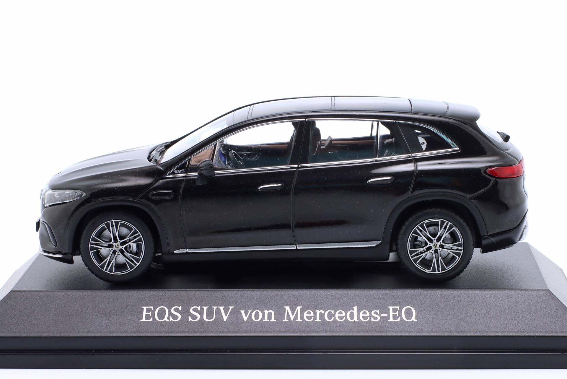 Mercedes-Benz EQS (X296) obsidianschwarz  