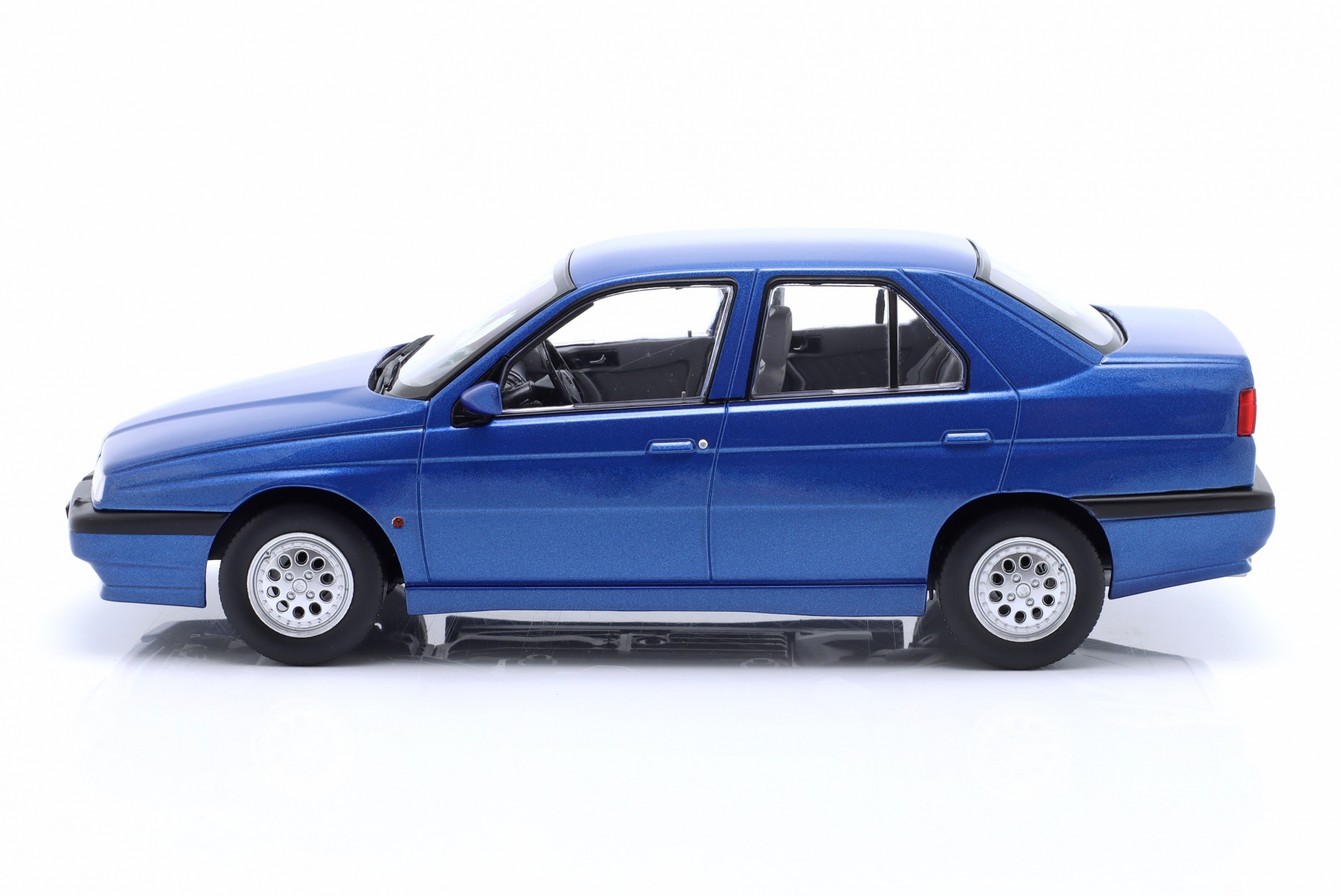 Alfa Romeo 155 Baujahr 1996 nordblau metallic  