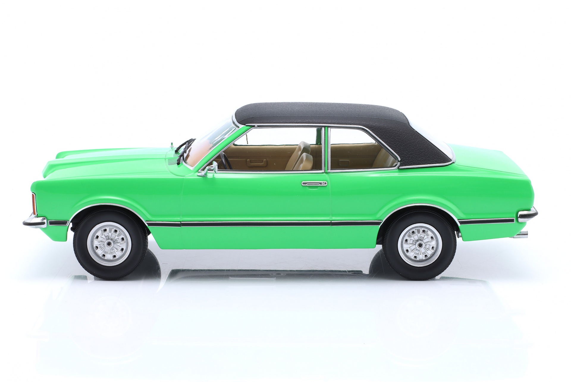Ford Taunus GXL Limousine mit Vinyldach 1971 gr&uuml;n / schwarz  
