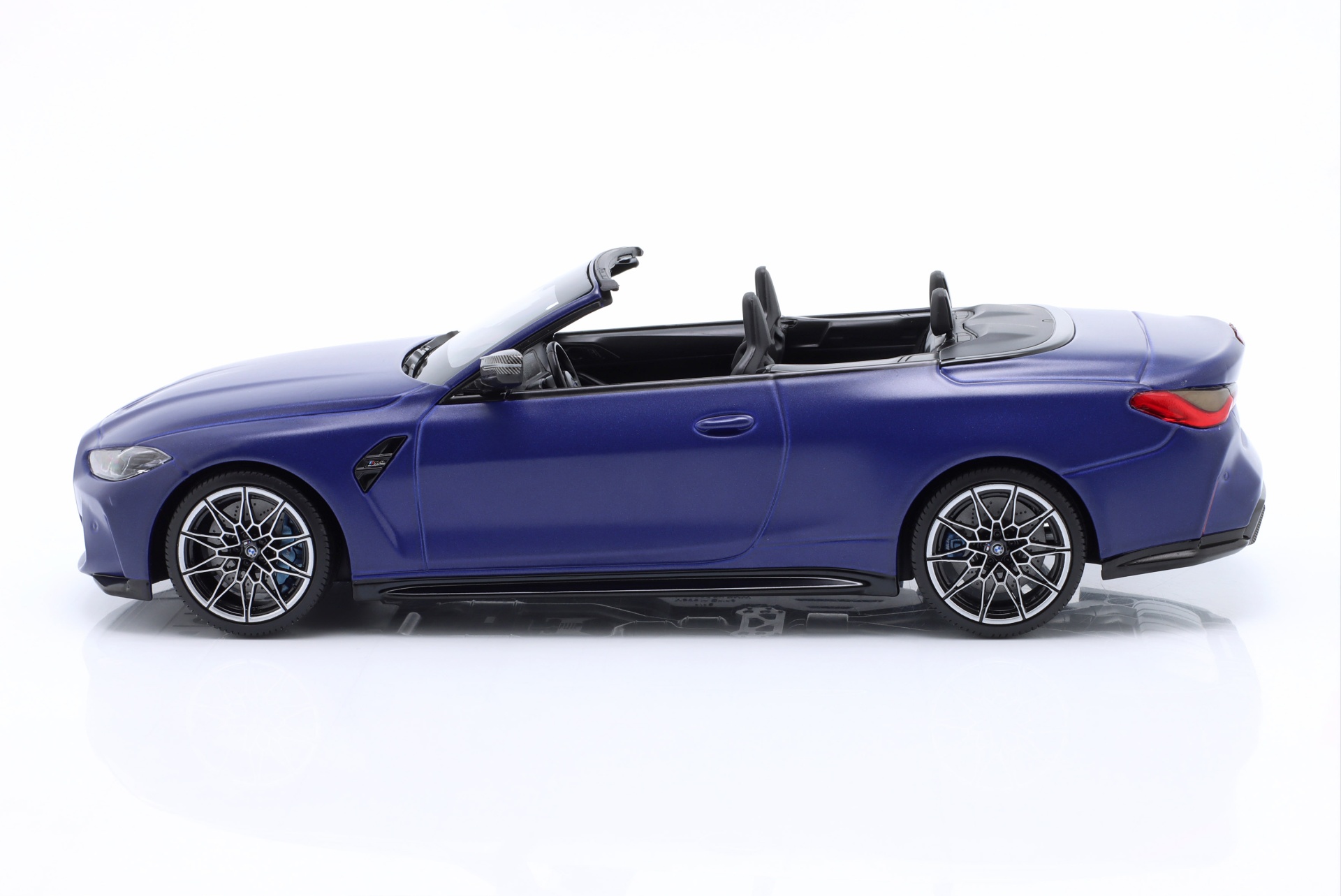 BMW M4 Cabriolet (G83) Baujahr 2021 matt portimao blau metallic  