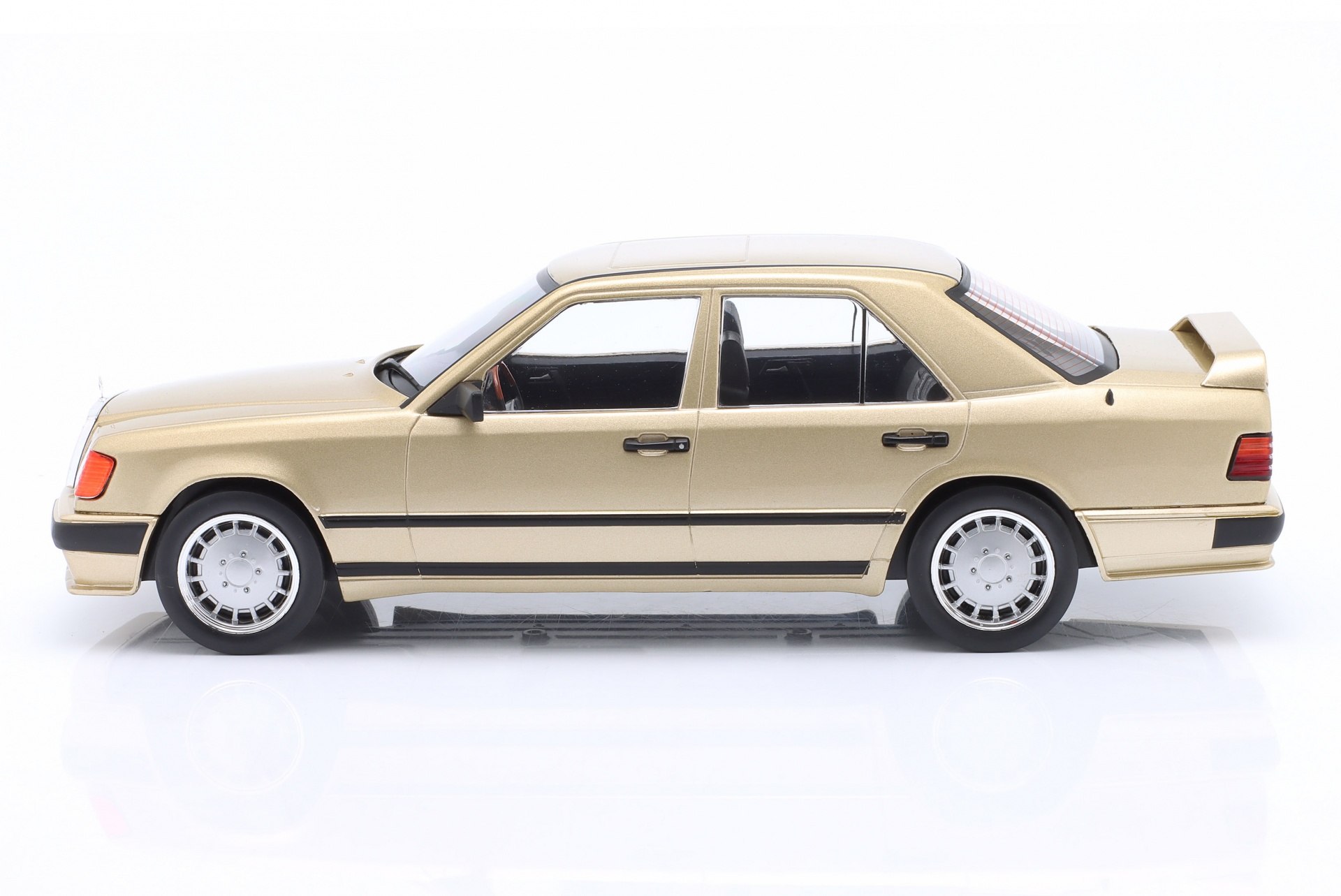 Mercedes-Benz W124 Tuning Baujahr 1986 beige metallic  ModelCar Group