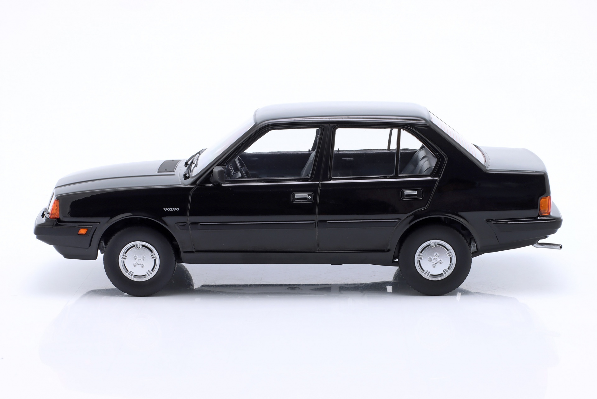 Volvo 360 Baujahr 1987 schwarz metallic  