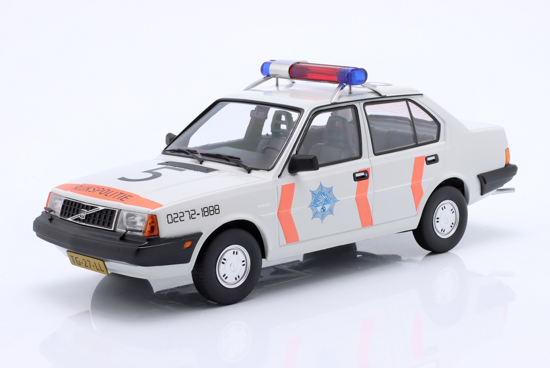 Volvo 340 Polizei Niederlande 1987 wei&szlig;  