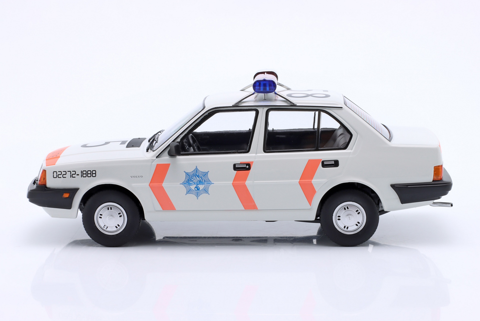 Volvo 340 Polizei Niederlande 1987 wei&szlig;  