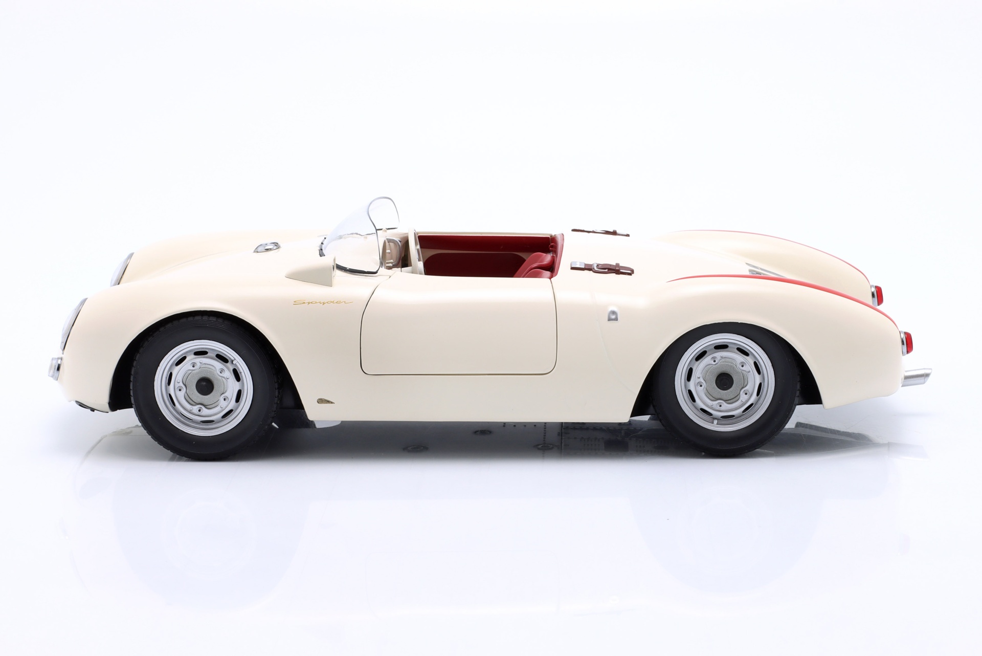 Porsche 550A Spyder Baujahr 1955 wei&szlig; / rot  