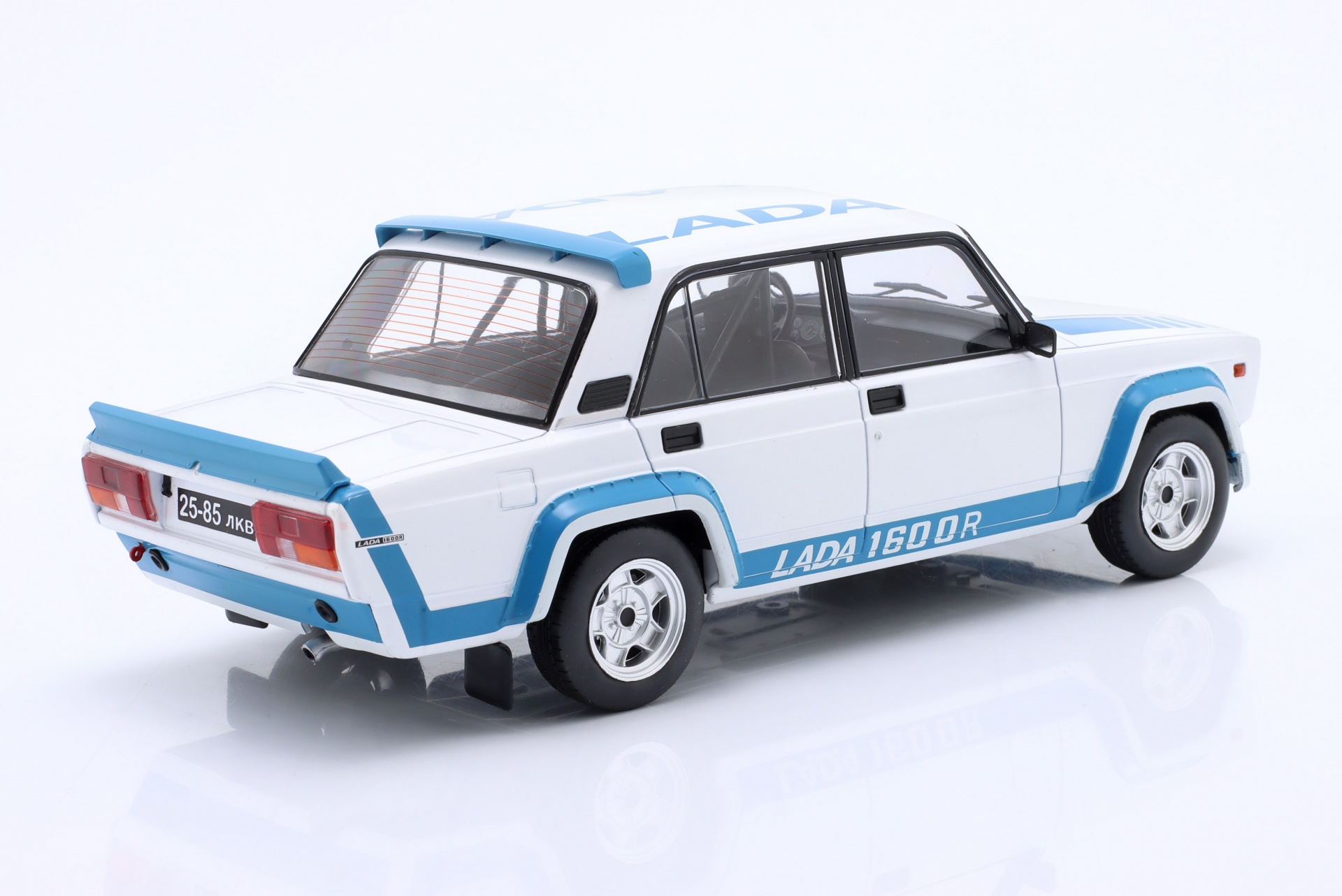 Lada VAZ 2105 VFTS Baujahr 1983 wei&szlig;  