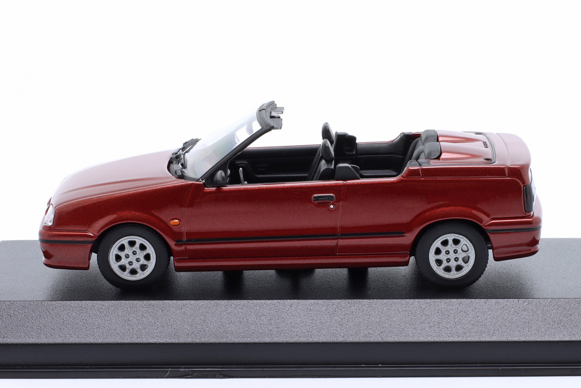 Renault 19 Cabriolet Baujahr 1991 rot metallic  