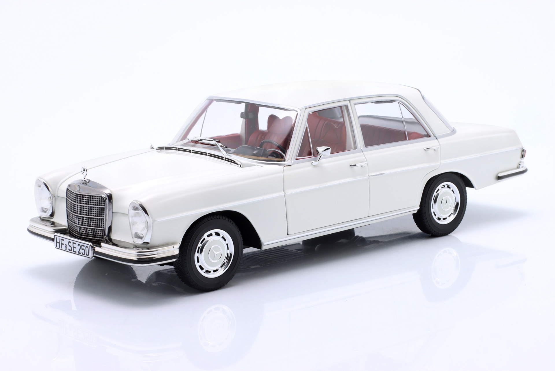 Mercedes-Benz 250 SE (W108) Baujahr 1967 wei&szlig;  