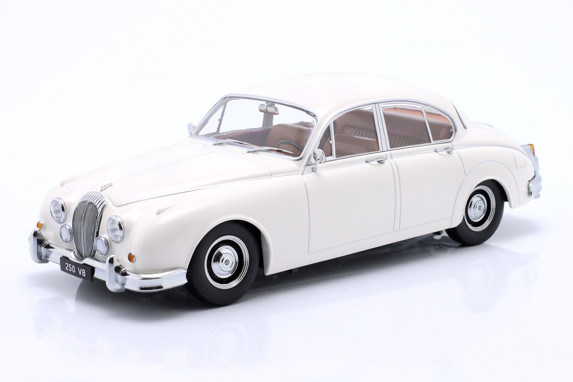Daimler 250 V8 LHD Baujahr 1962 wei&szlig;  