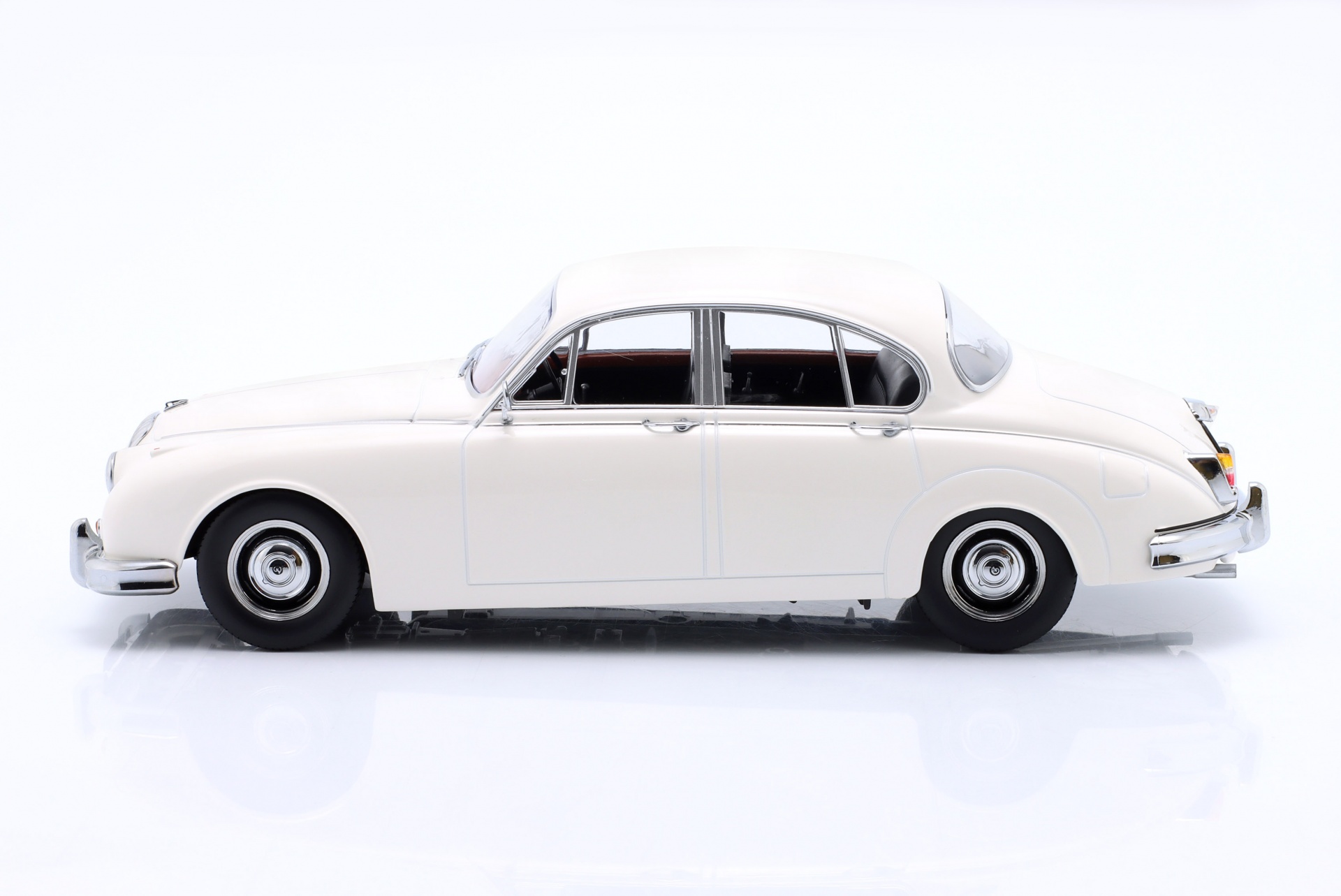 Daimler 250 V8 RHD Baujahr 1962 wei&szlig;  