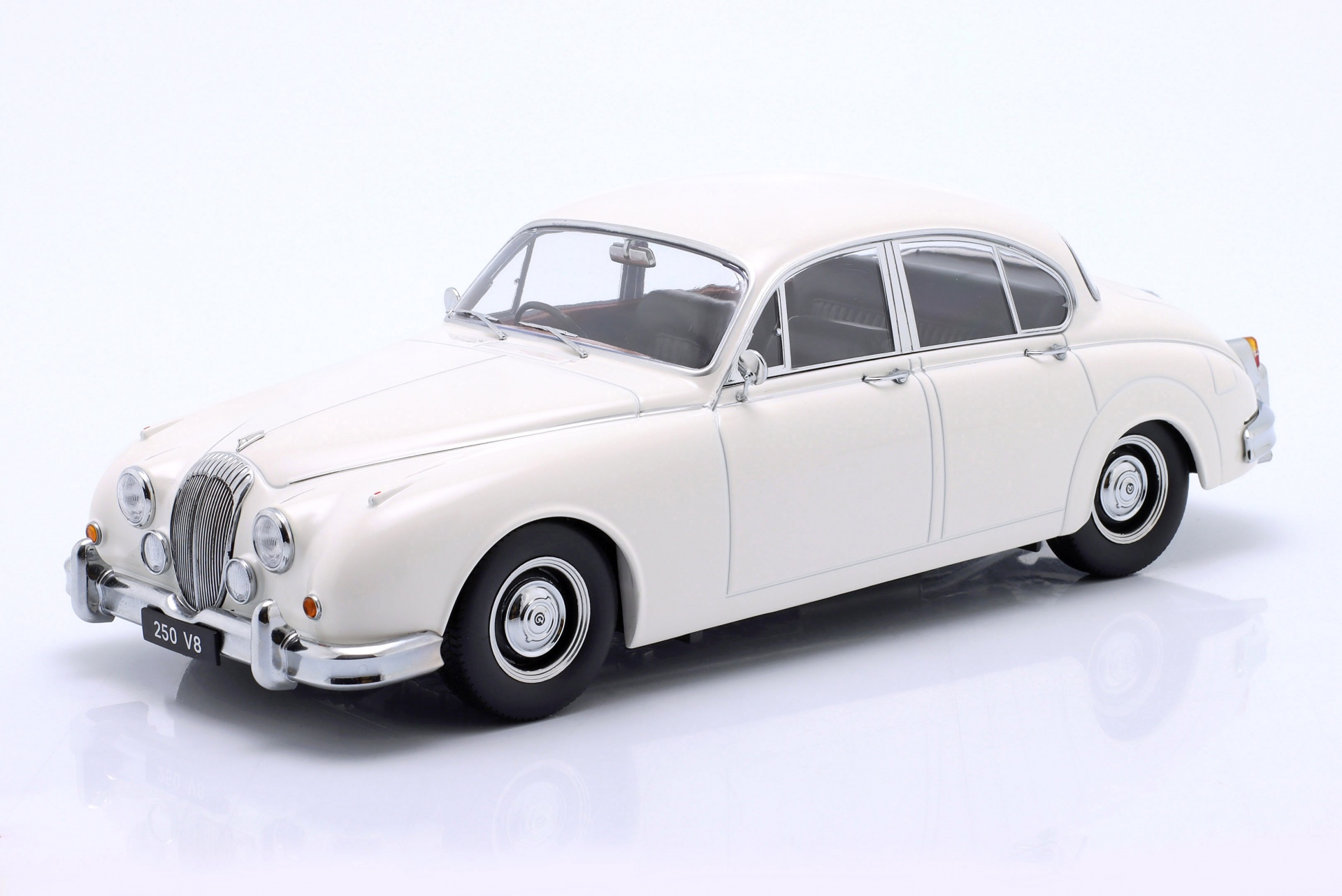 Daimler 250 V8 RHD Baujahr 1962 wei&szlig;  