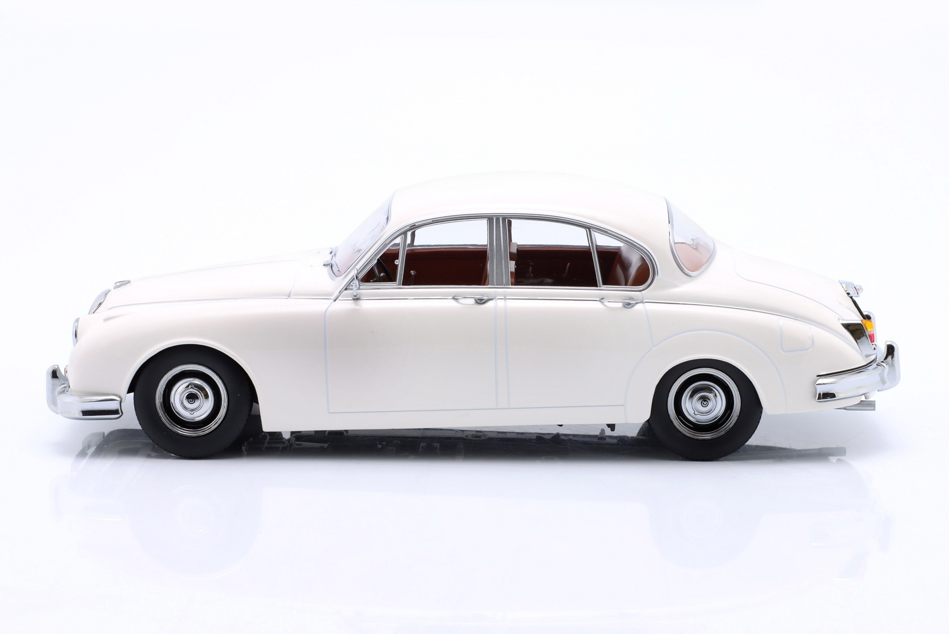 Daimler 250 V8 LHD Baujahr 1962 wei&szlig;  