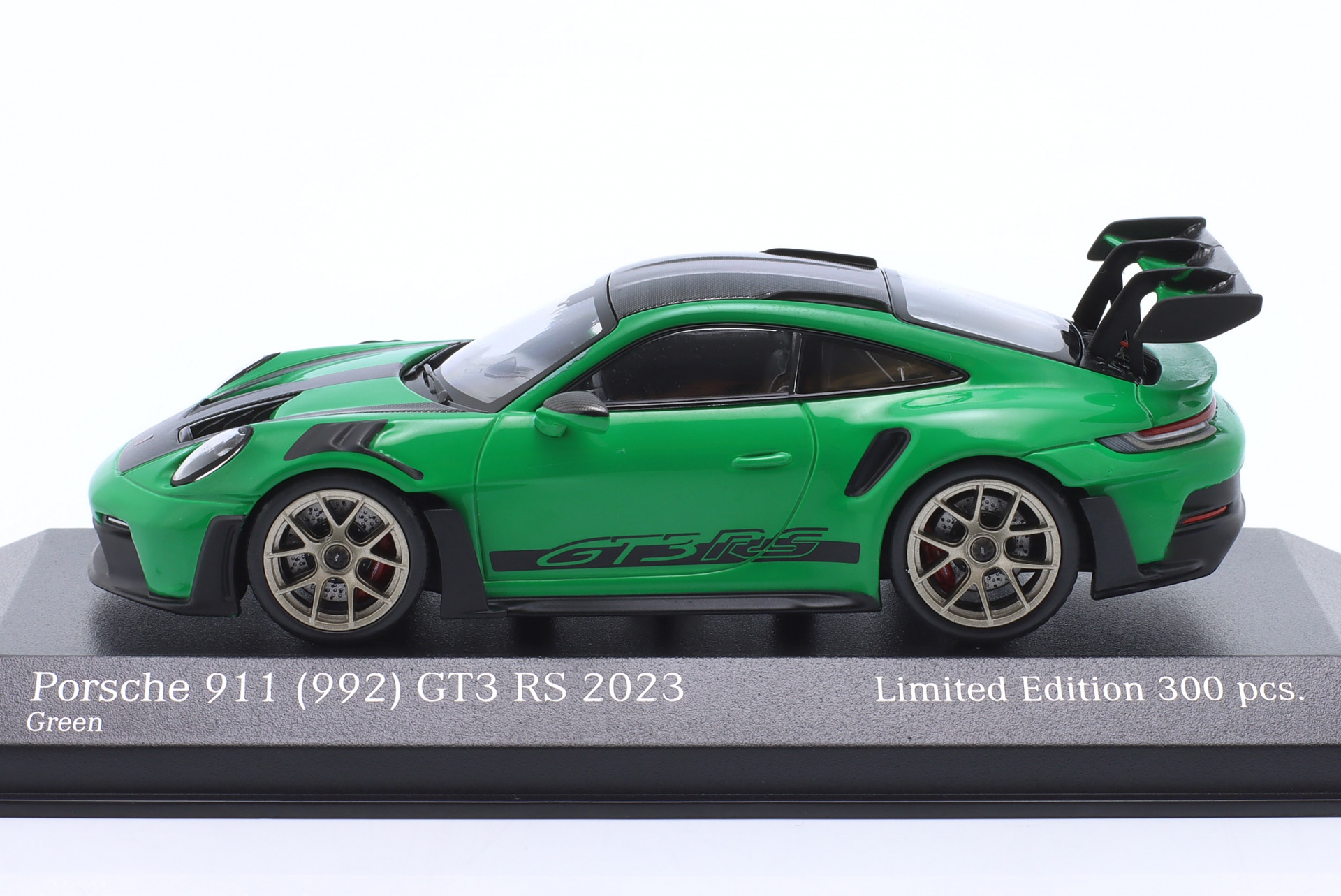 Porsche 911 (992) GT3 RS Weissach-Paket 2023 gr&uuml;n / goldene Felgen  