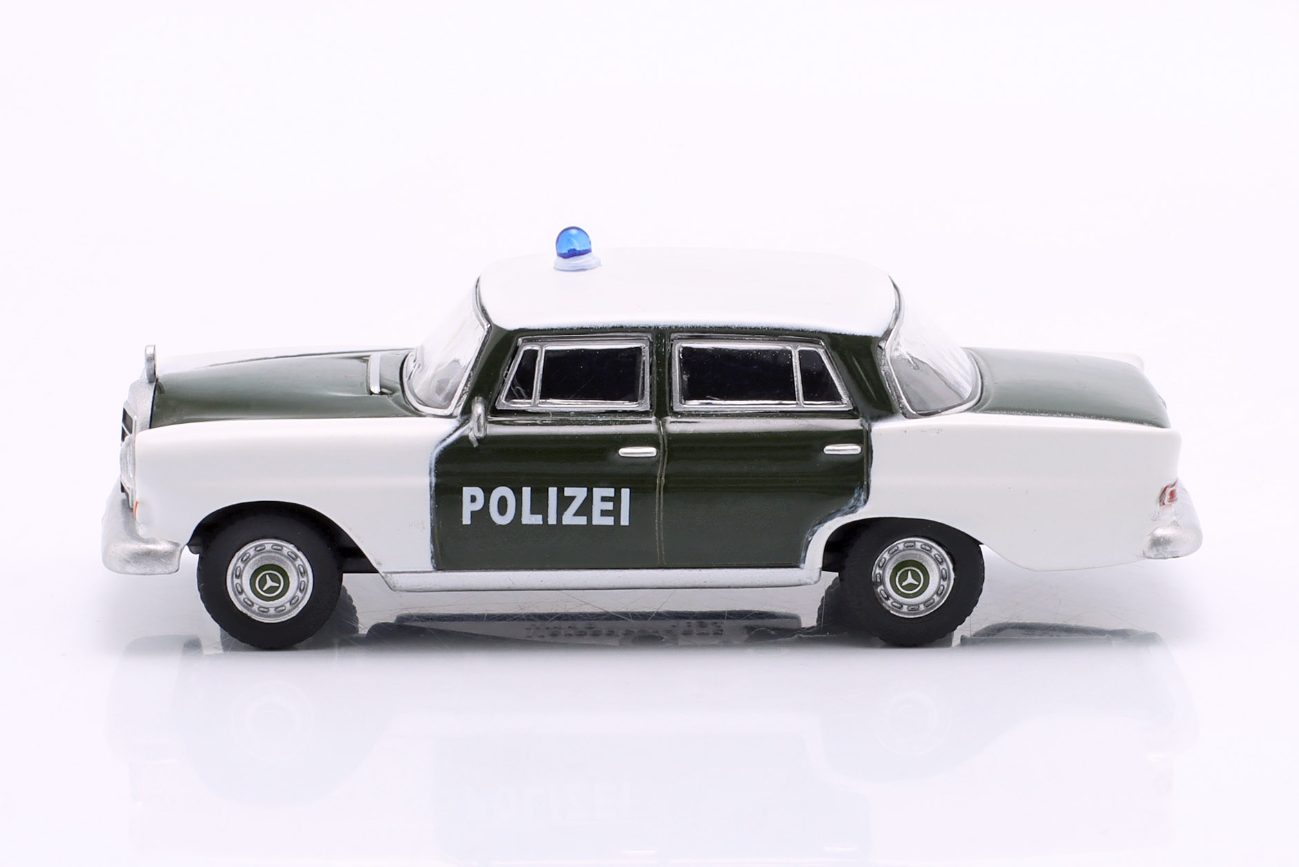 Mercedes-Benz 200 (W110) Polizei 1961 gr&uuml;n / wei&szlig;  