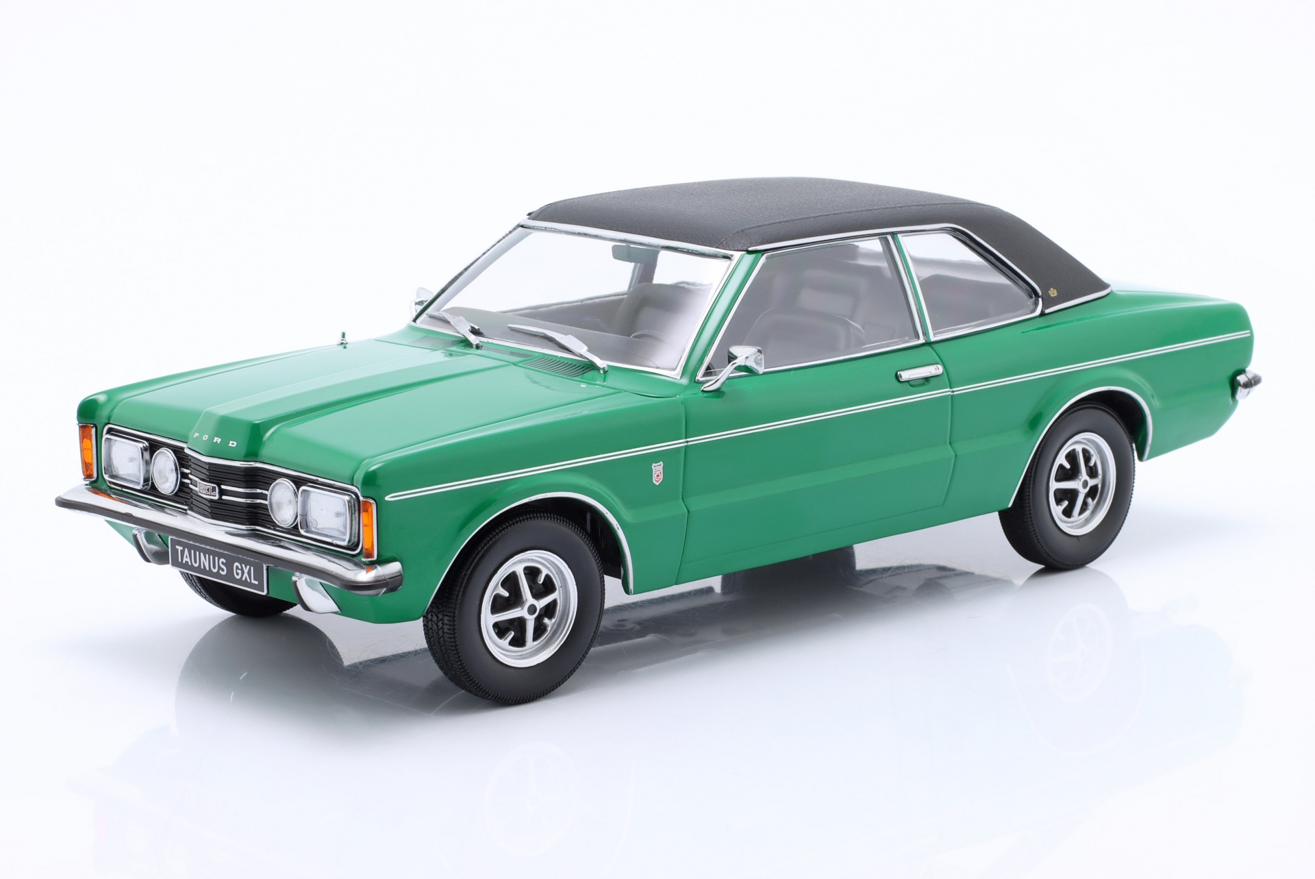Ford Taunus GXL Limousine 1971 gr&uuml;n / mattschwarz  