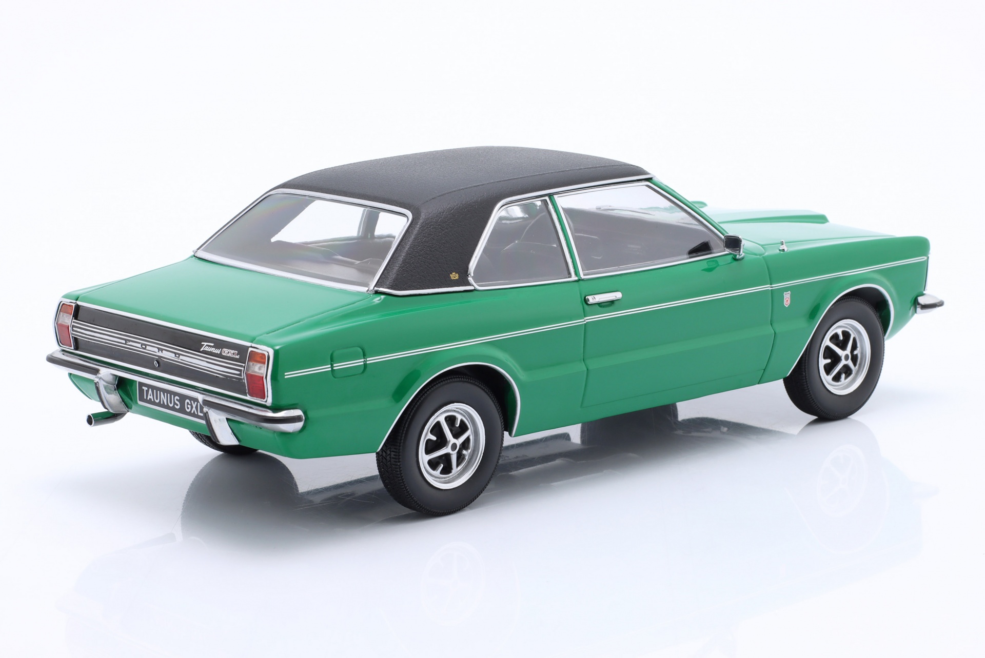 Ford Taunus GXL Limousine 1971 gr&uuml;n / mattschwarz  