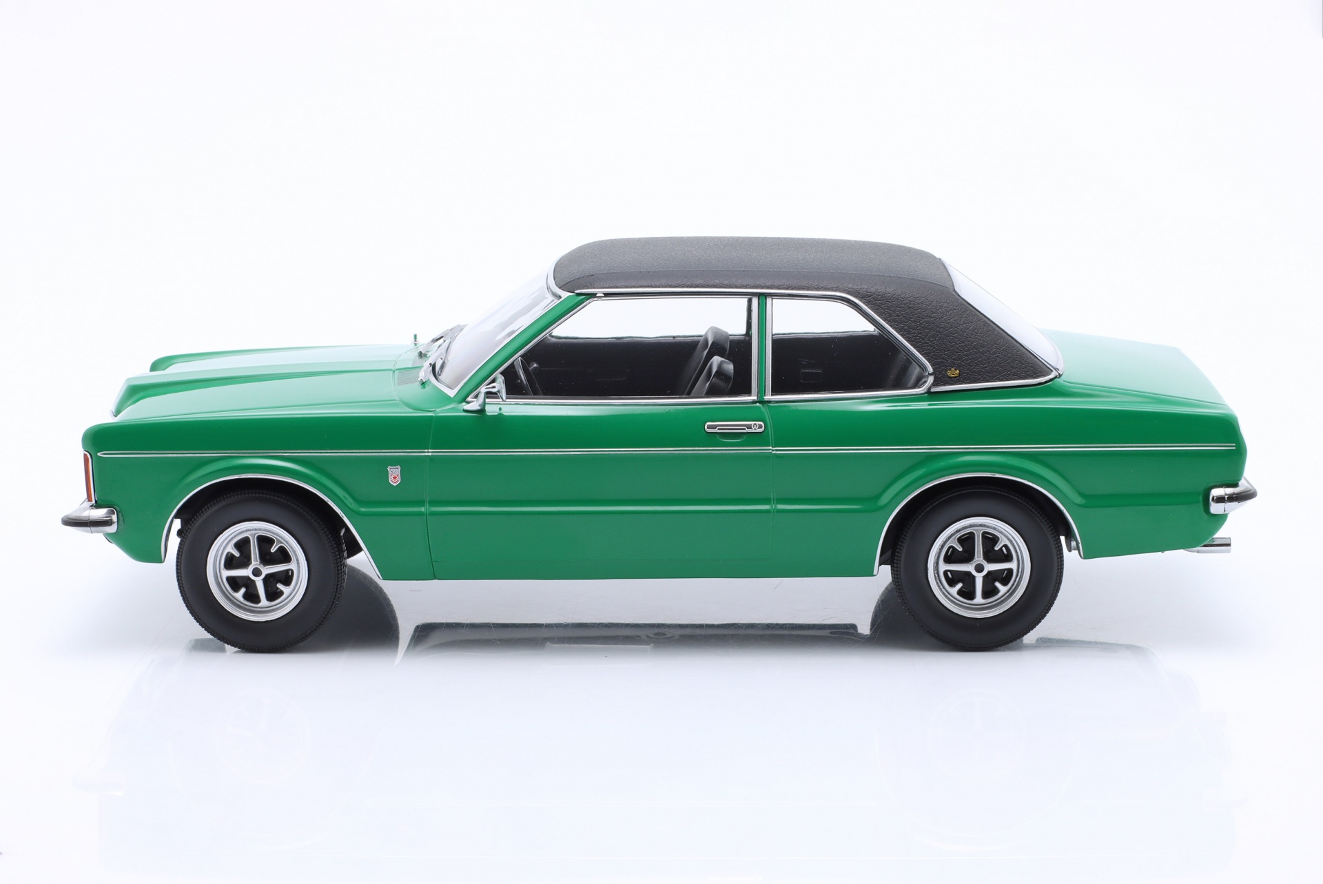 Ford Taunus GXL Limousine 1971 gr&uuml;n / mattschwarz  