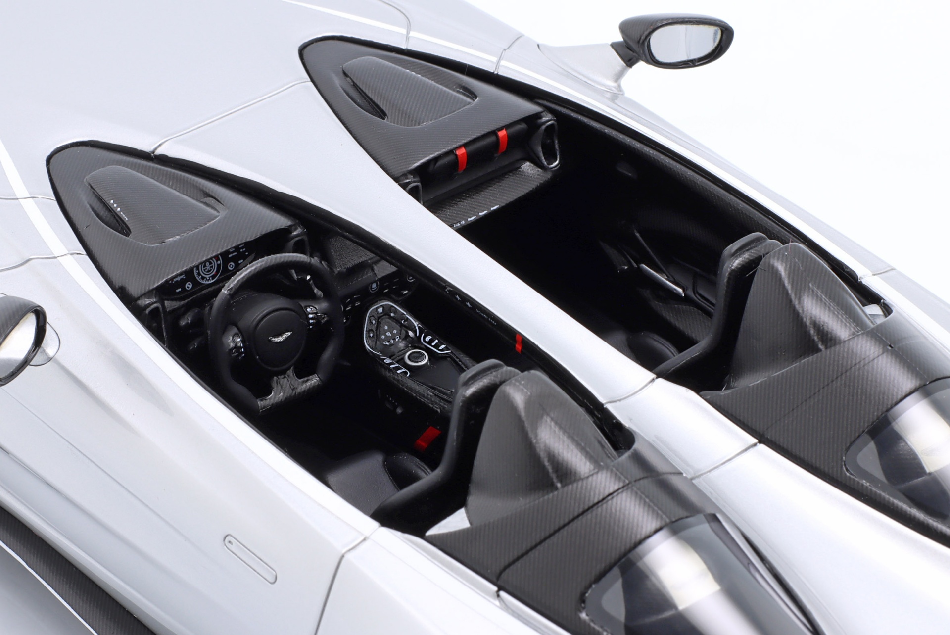 Aston Martin V12 Speedster Baujahr 2020 skyfall silber  GT-Spirit