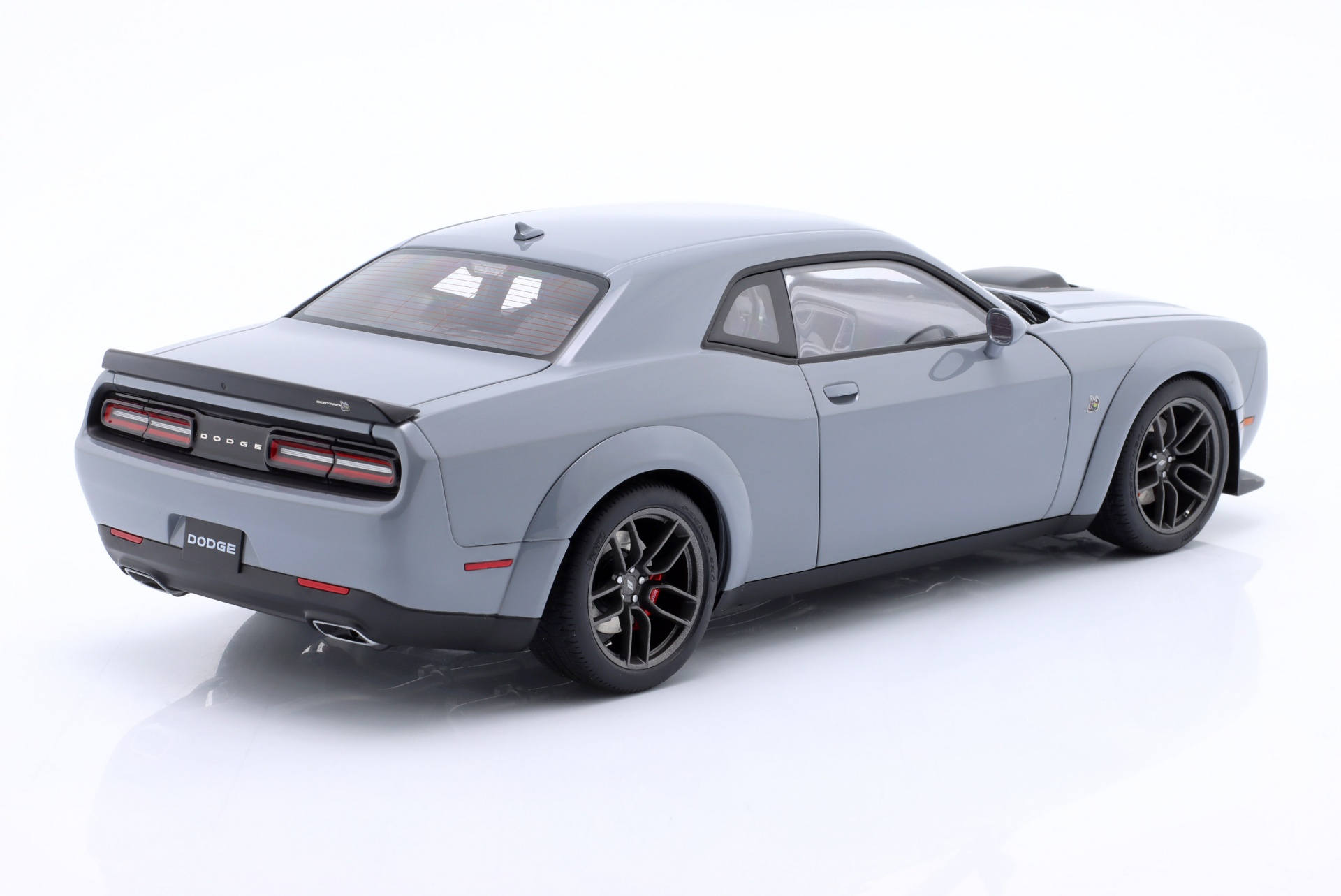 Dodge Challenger R/T Scat Pack Shaker Widebody 2022 grau  