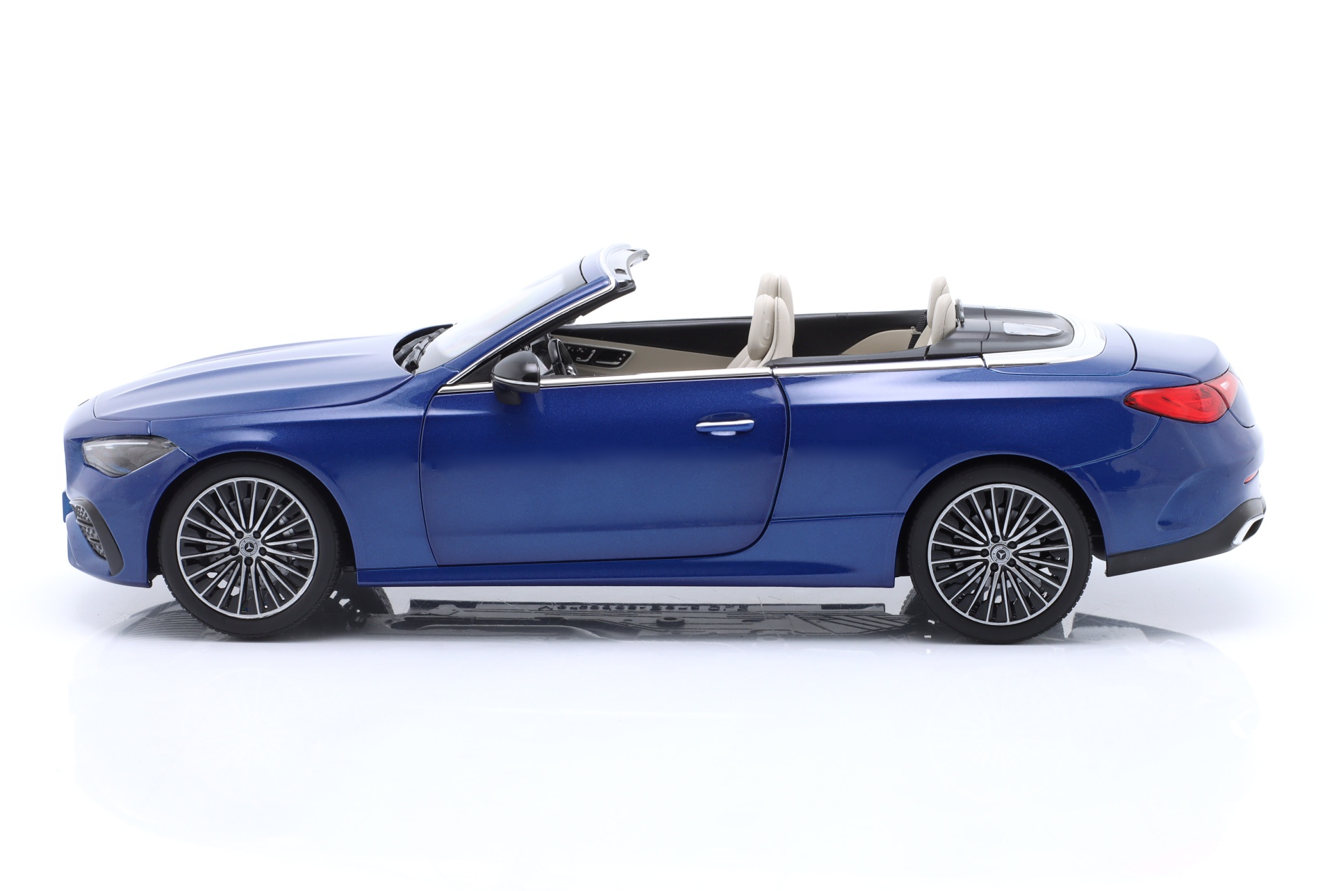 Mercedes-Benz AMG-Line CLE Cabriolet (A236) Baujahr 2024 spektralblau  