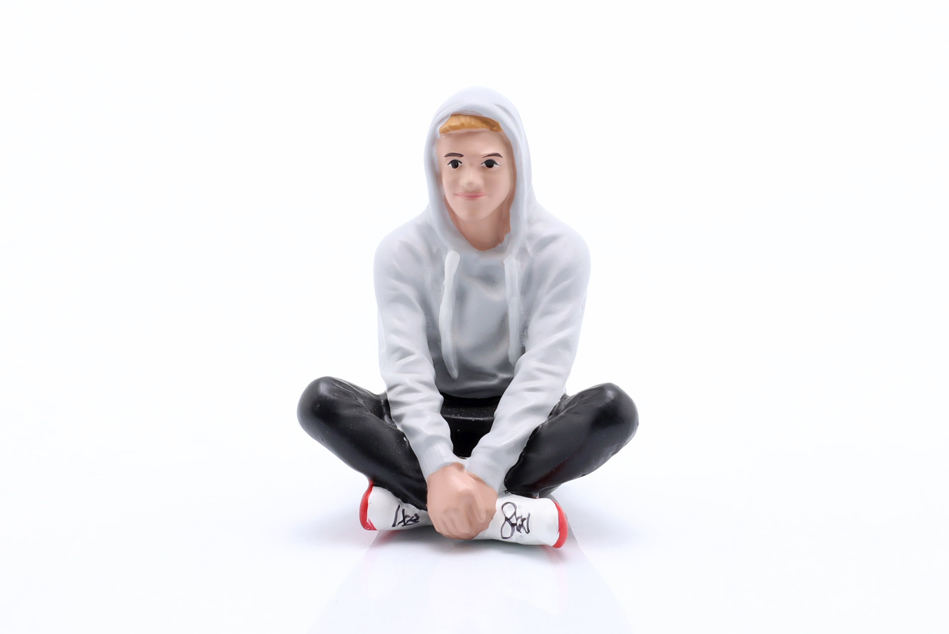 Diorama Figuren Serie #704 sitzender Junge  