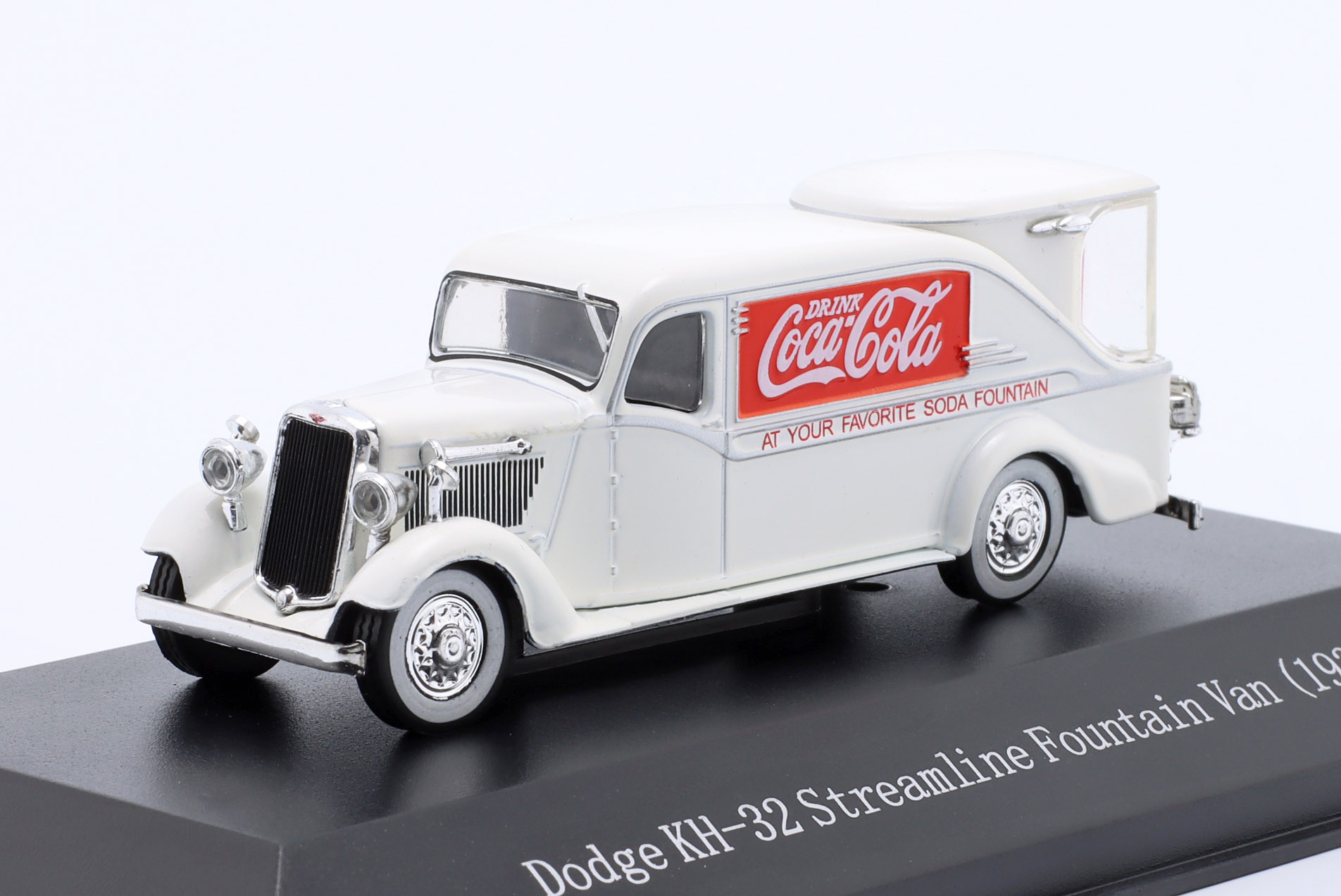 Dodge KH-32 Streamline Van Fountain Coca-Cola Baujahr 1934 wei&szlig; / rot  