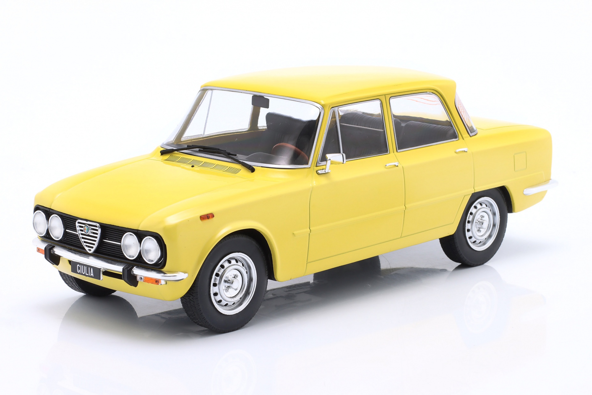 Alfa Romeo Giulia Nuova Super Baujahr 1974 hellgelb  ModelCar Group